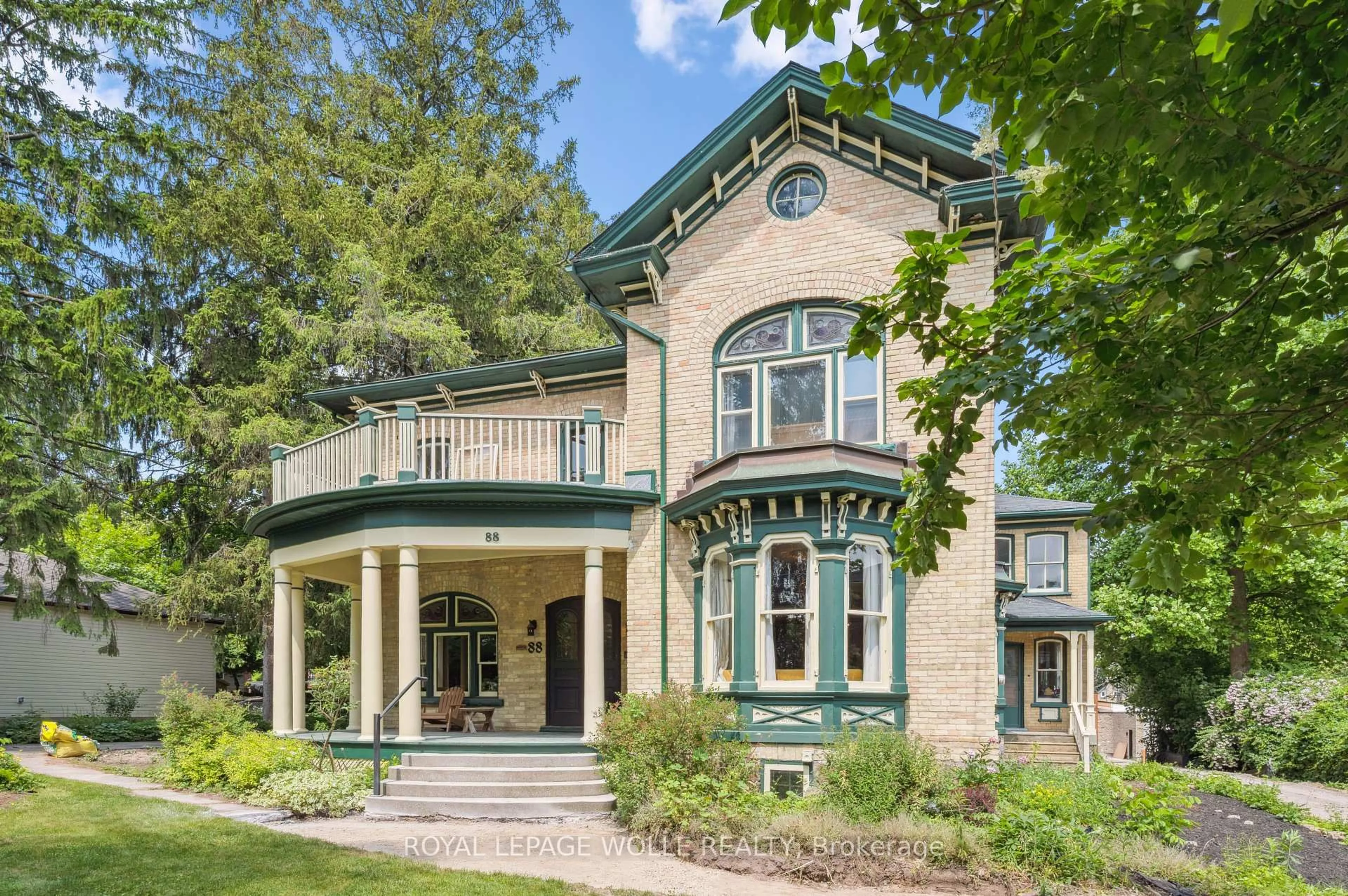 Home with brick exterior material, building for 88 William St, Waterloo Ontario N2L 1J7