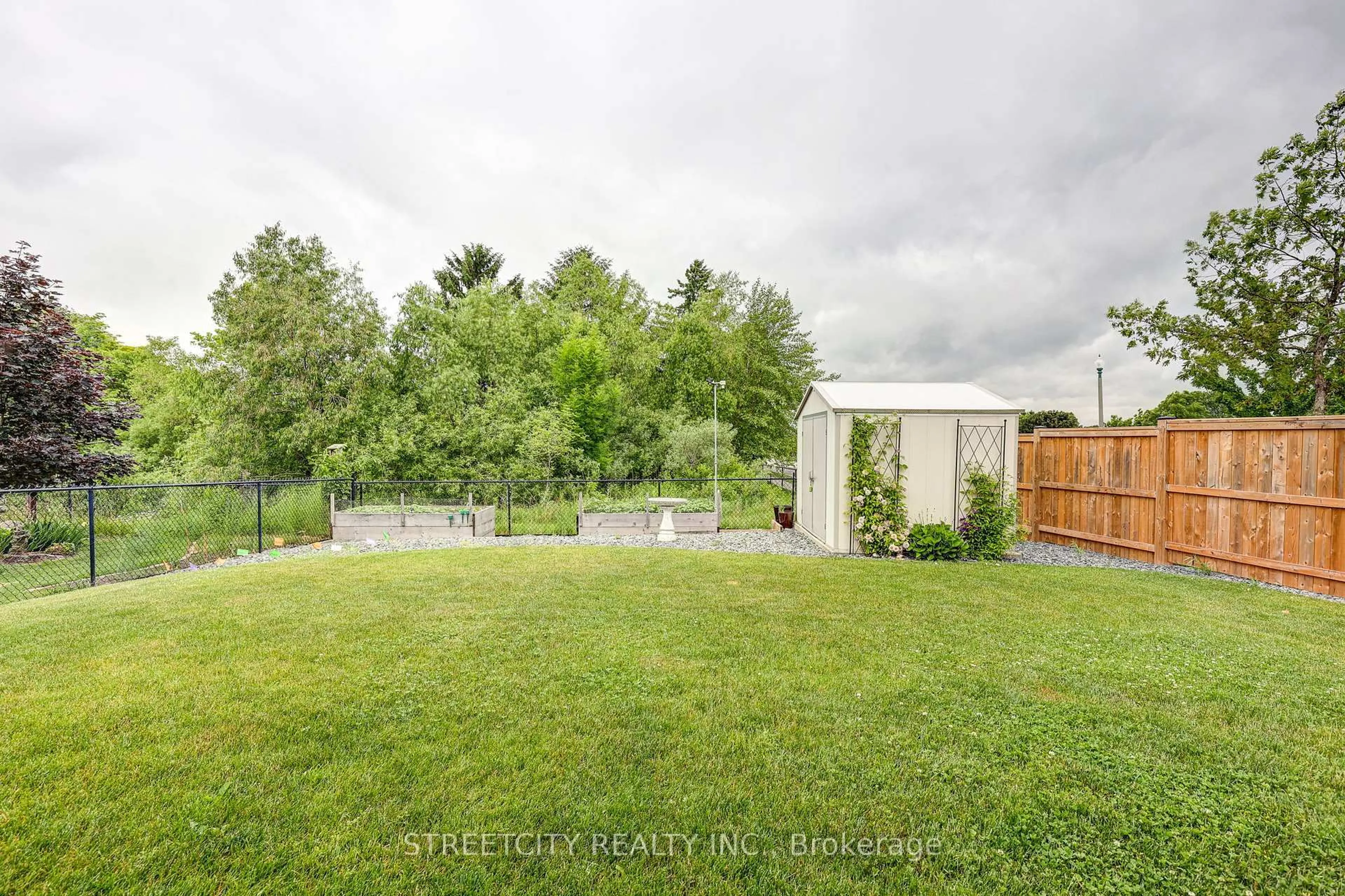 Patio, water/lake/river/ocean view for 2 Noble Lane, St. Thomas Ontario N5R 0C4