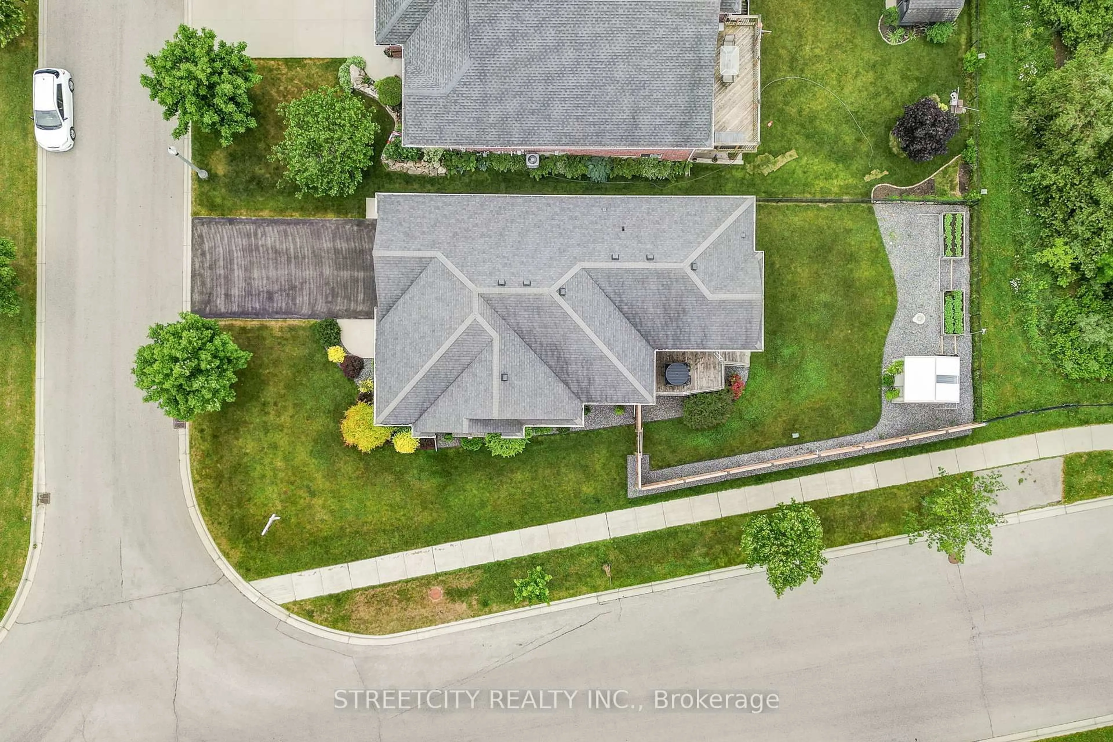 A pic from outside/outdoor area/front of a property/back of a property/a pic from drone, street for 2 Noble Lane, St. Thomas Ontario N5R 0C4
