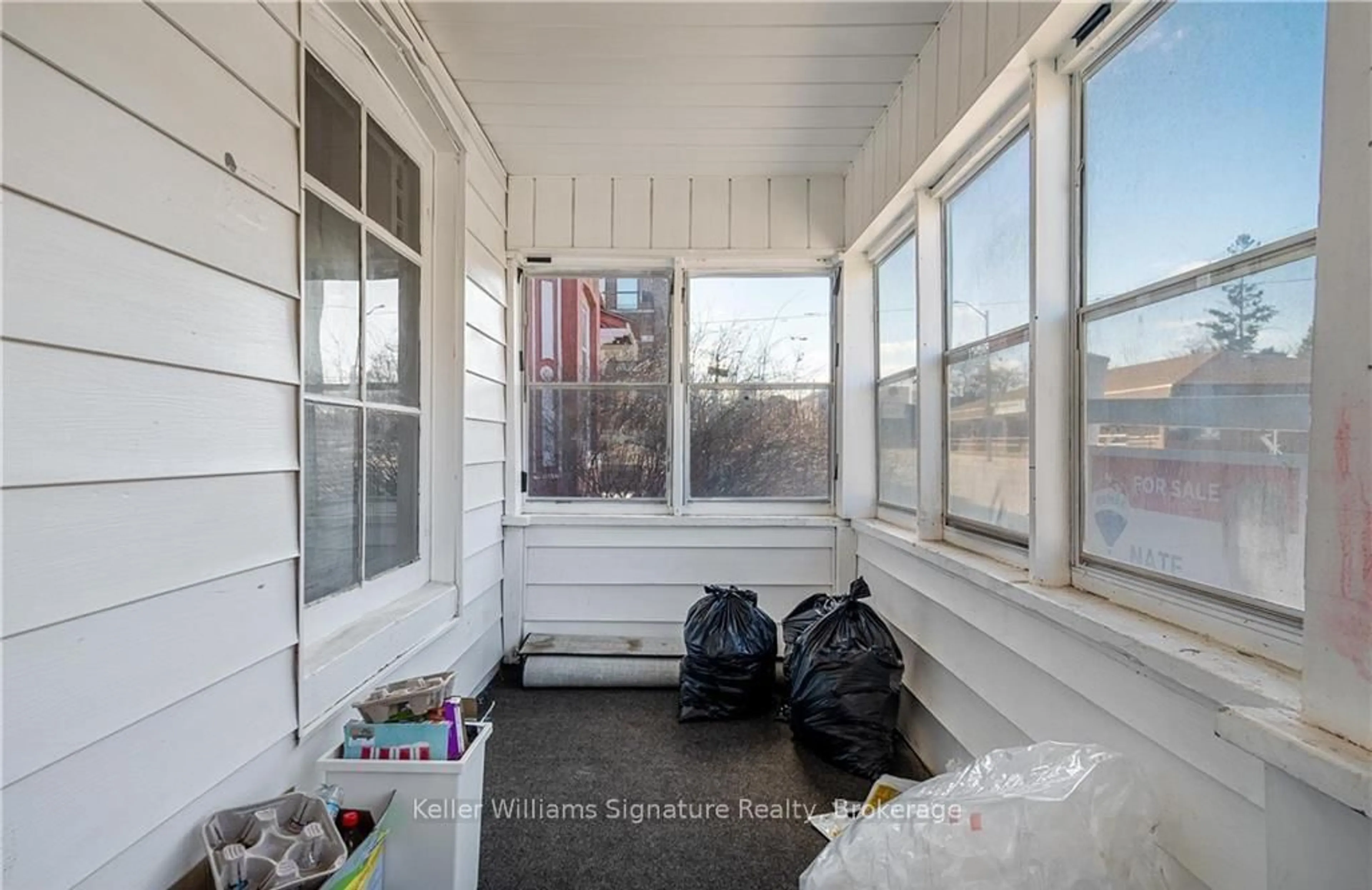 Patio, street for 473 Colborne St, Brantford Ontario N3S 3N9