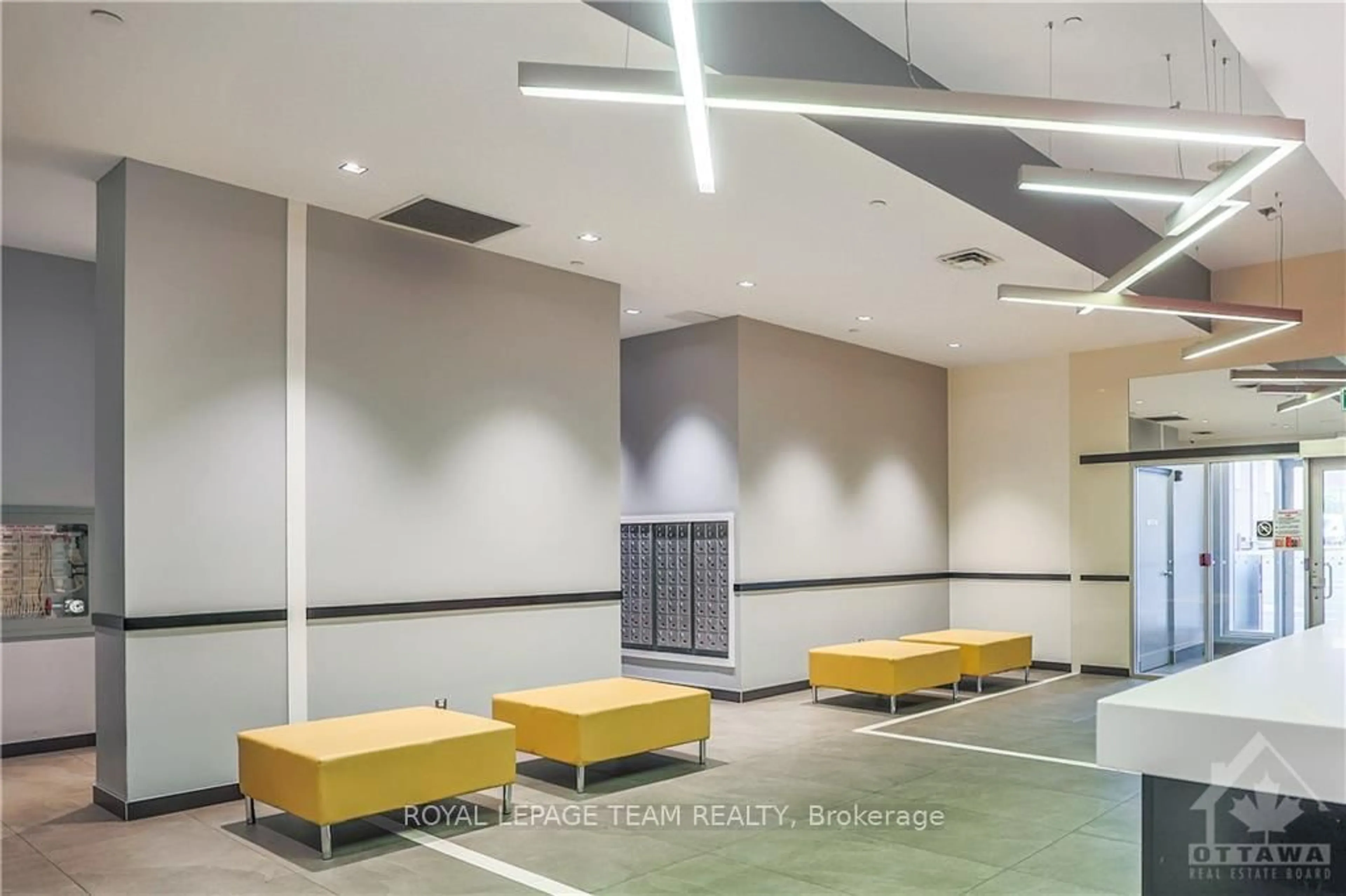 Indoor foyer for 324 Laurier Ave #1604, Ottawa Ontario K1P 0A4