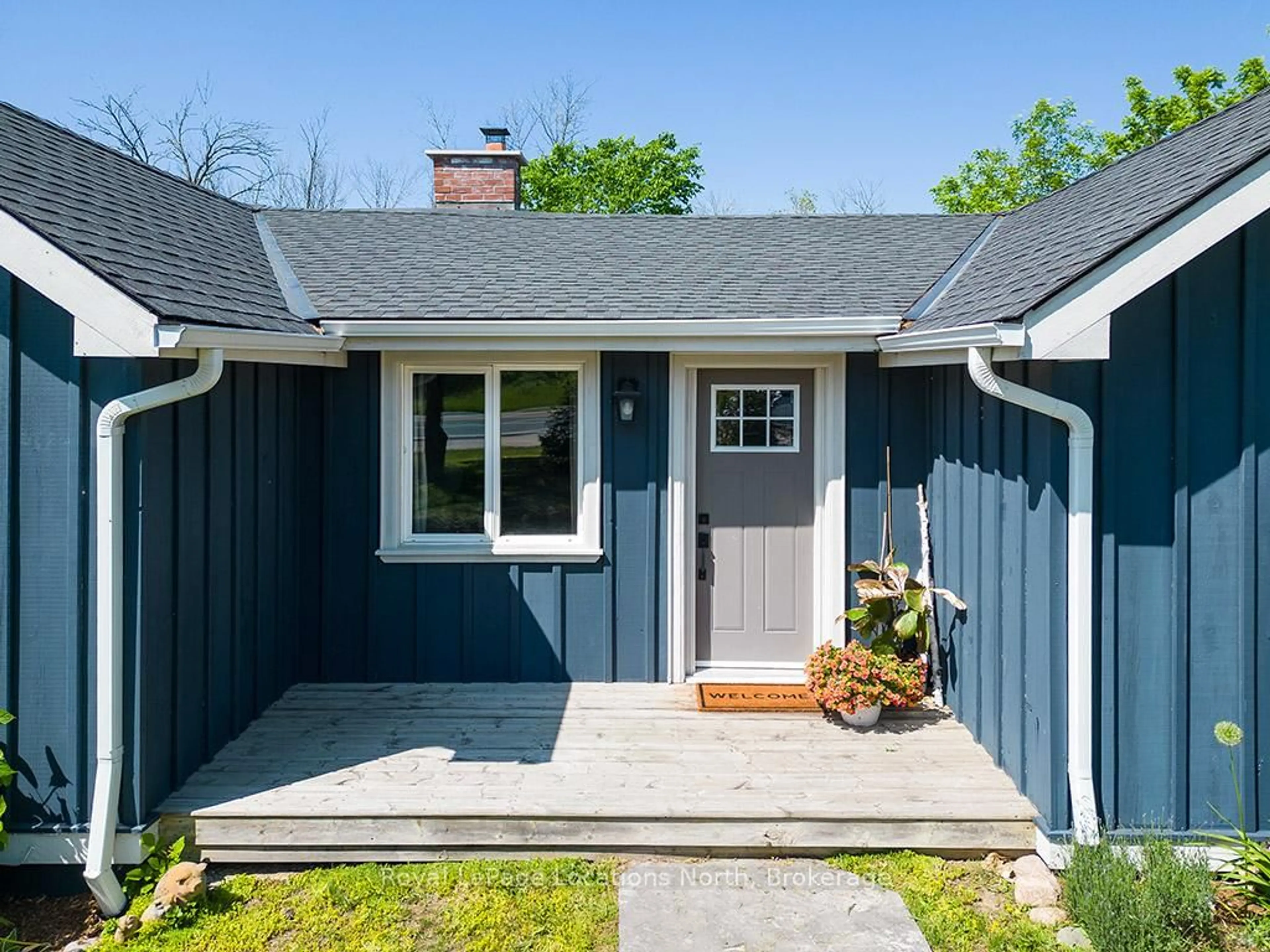 Home with vinyl exterior material, street for 209009 26 Highway, Blue Mountains Ontario N0H 1J0