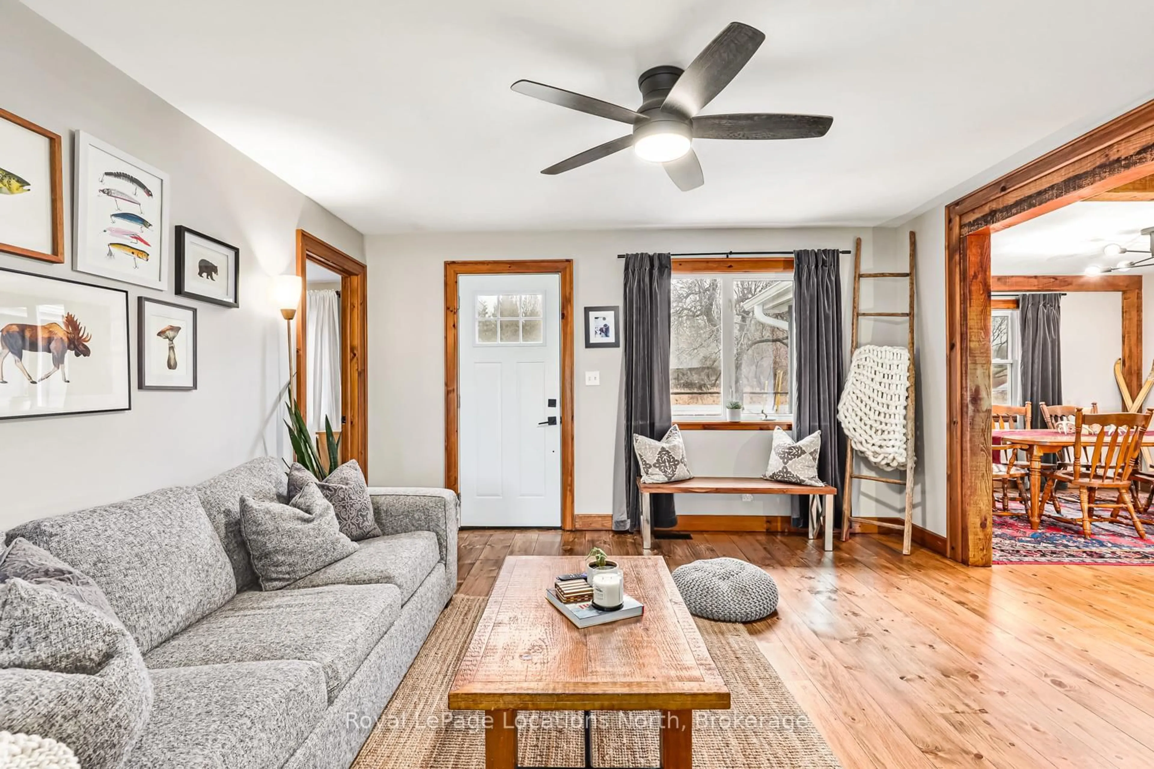 Living room with furniture, unknown for 209009 26 Highway, Blue Mountains Ontario N0H 1J0