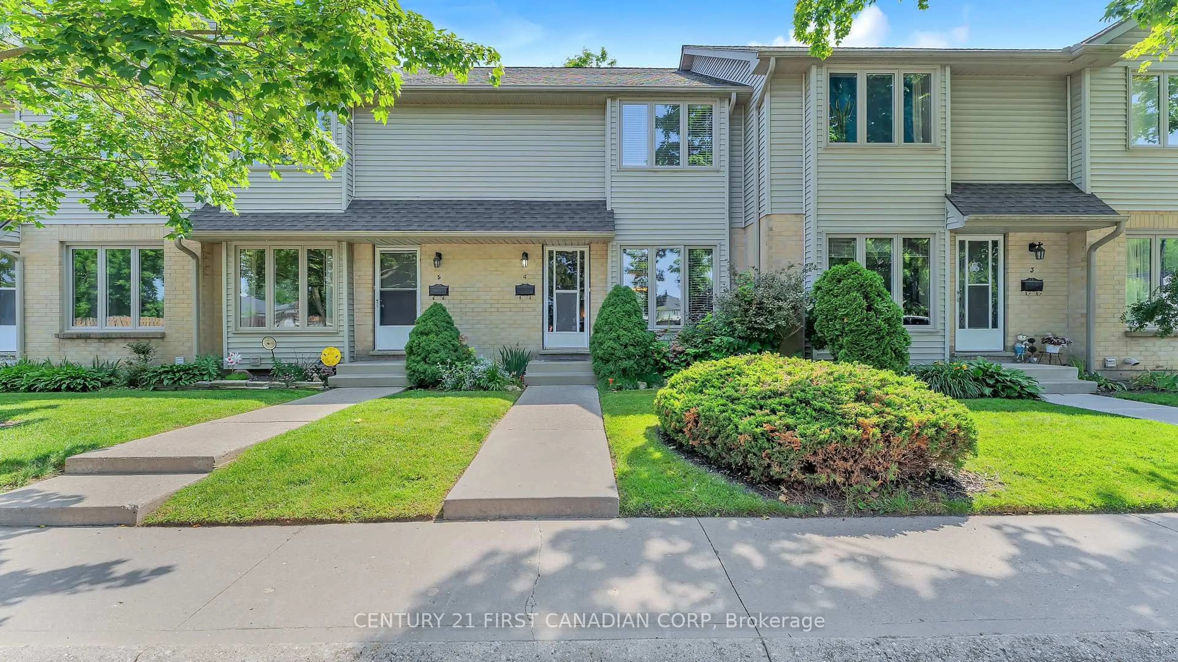 Home with vinyl exterior material, street for 1138 Kipps Lane #4, London East Ontario N5Y 5K6