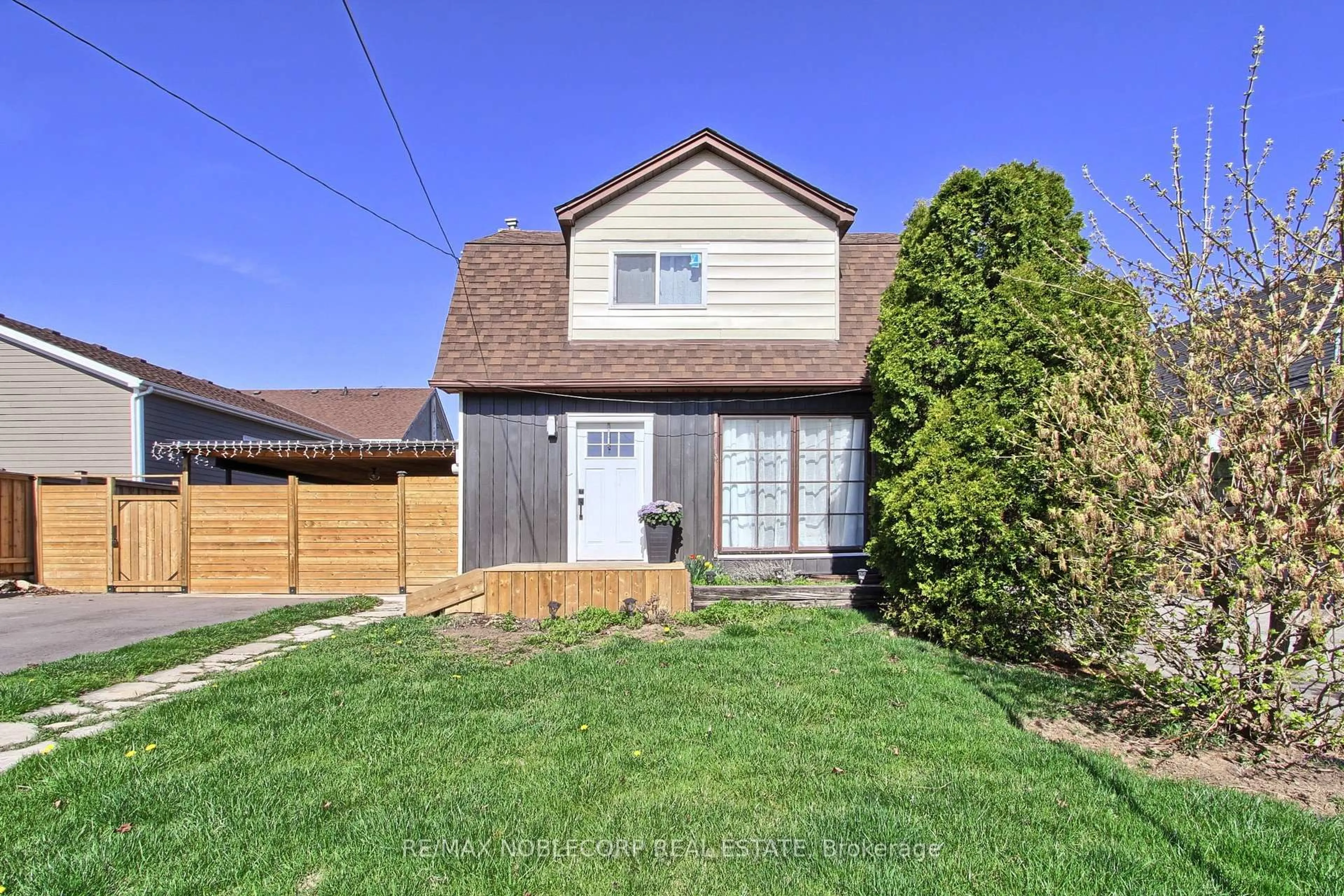 Unknown for 174 East 31st. St, Hamilton Ontario L8V 3P5