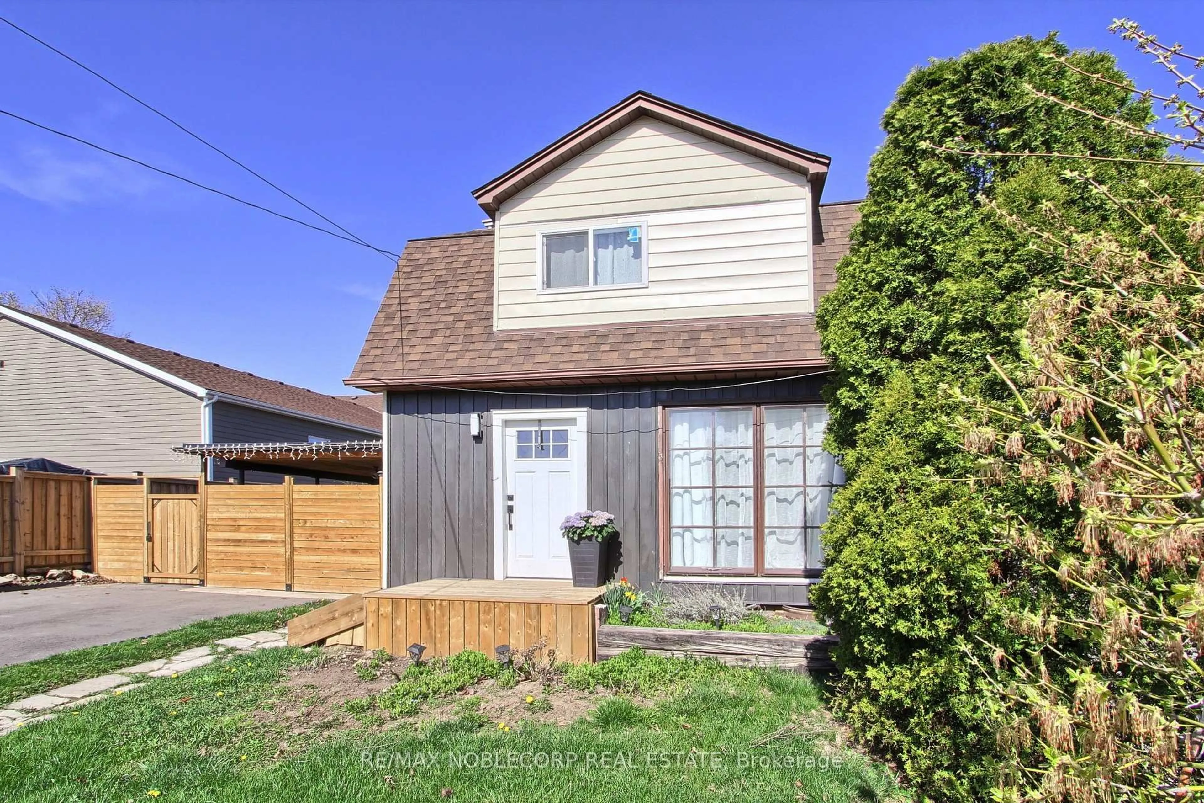 Unknown for 174 East 31st. St, Hamilton Ontario L8V 3P5