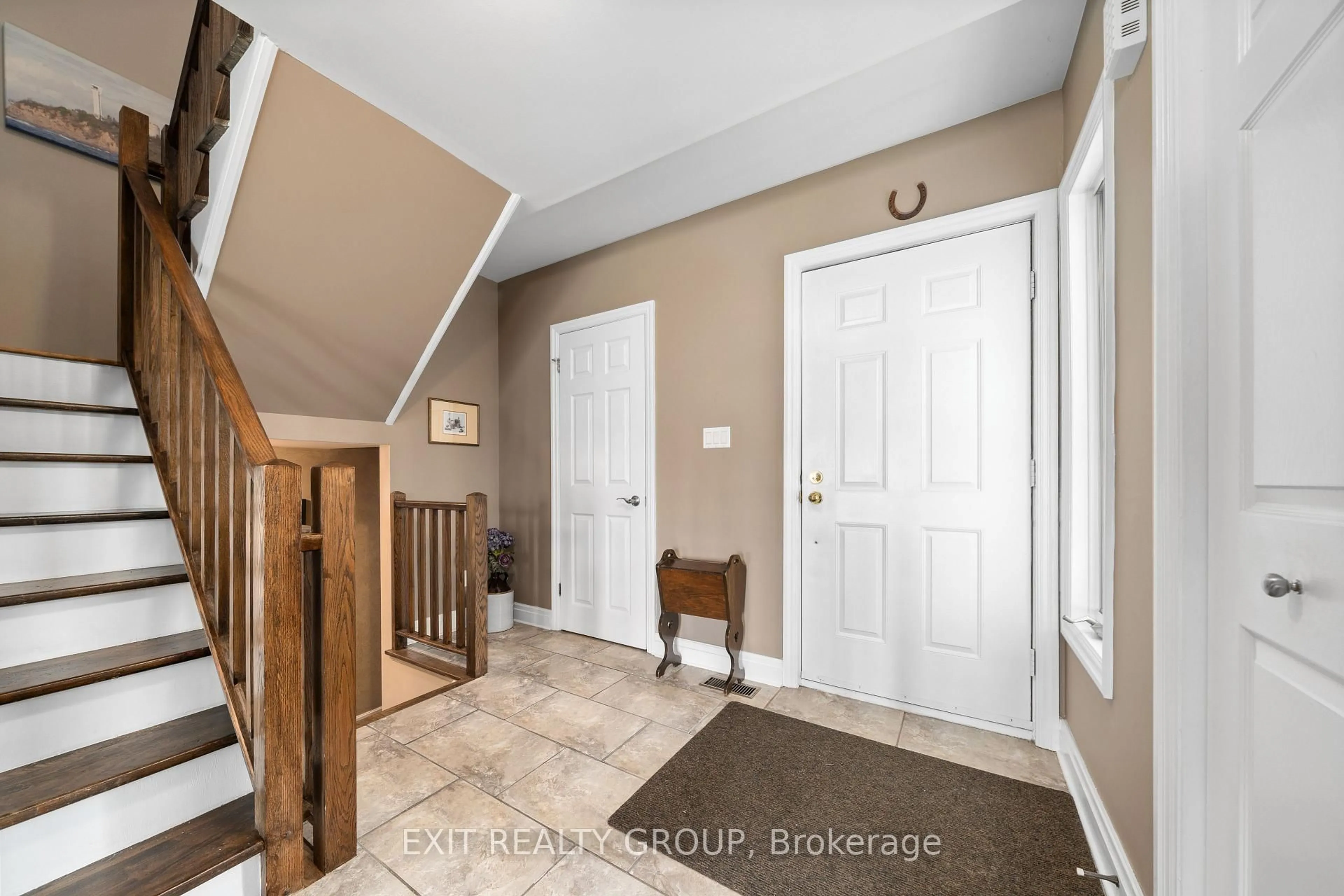 Indoor entryway for 31 Keegan Pkwy #13, Belleville Ontario K8N 5N7
