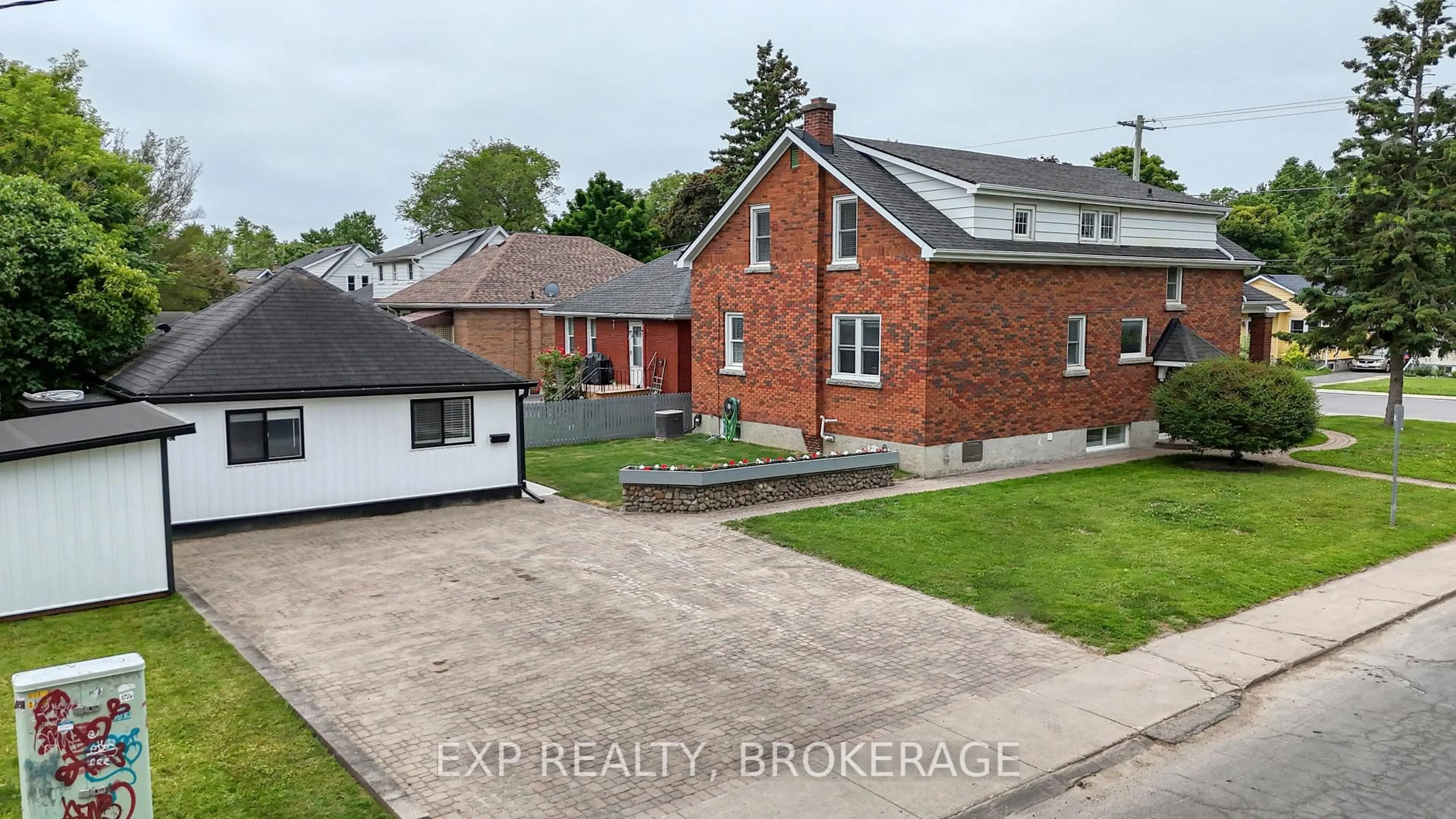 A pic from outside/outdoor area/front of a property/back of a property/a pic from drone, street for 493 COLLEGE St, Kingston Ontario K7L 4M8