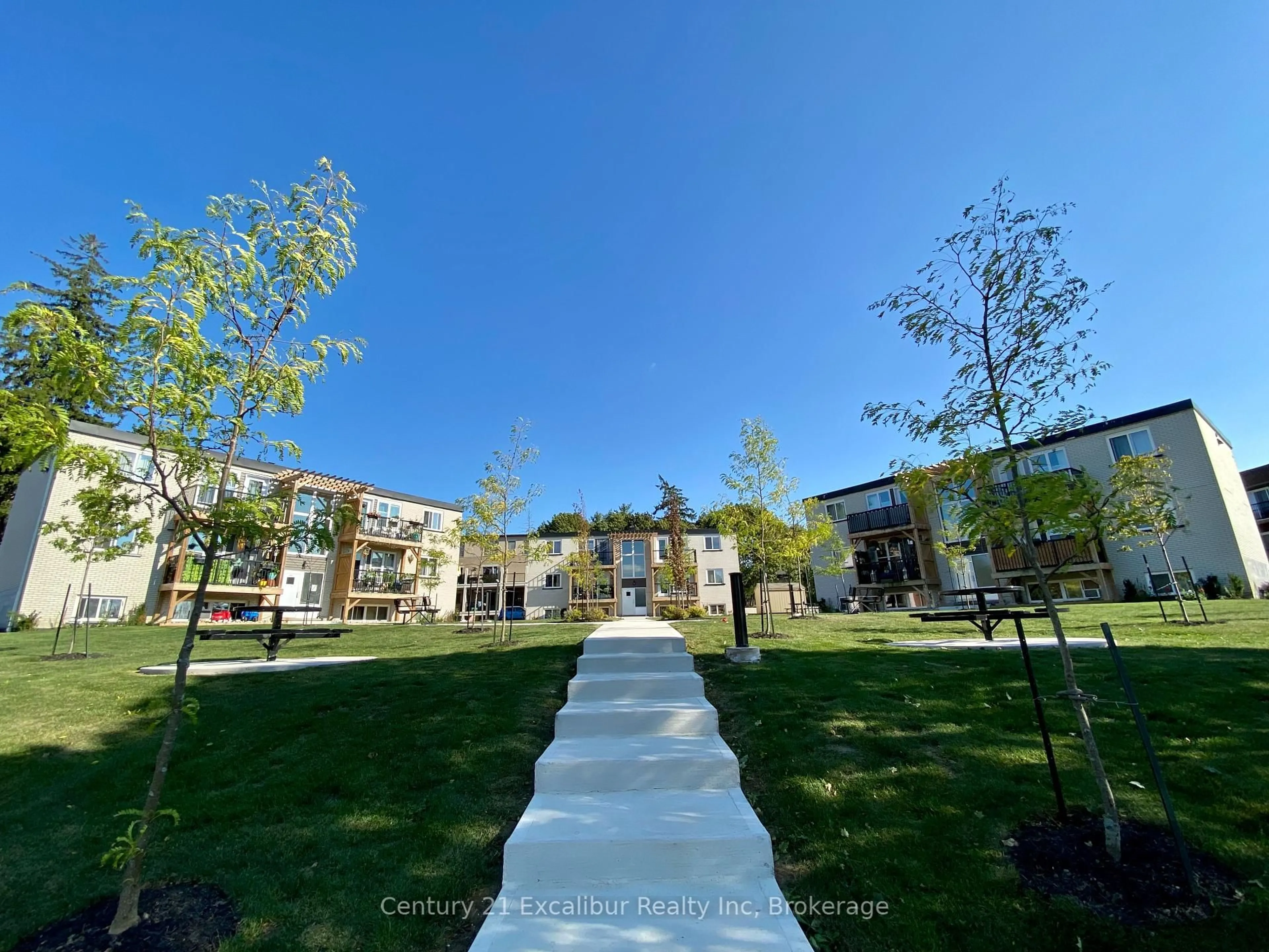 A pic from outside/outdoor area/front of a property/back of a property/a pic from drone, street for 360 Queen St #1, Centre Wellington Ontario N1M 1T4