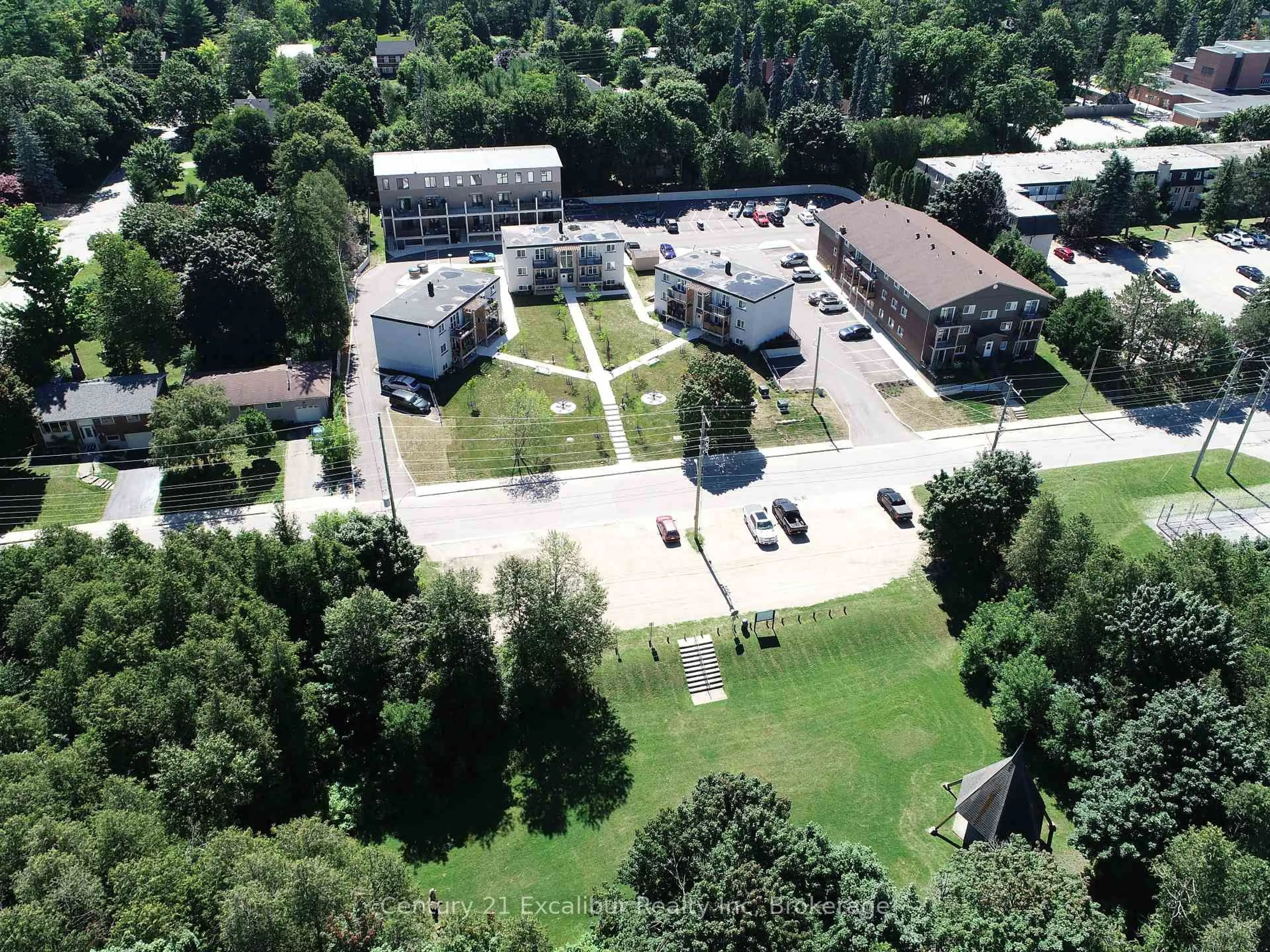 A pic from outside/outdoor area/front of a property/back of a property/a pic from drone, unknown for 360 Queen St #1, Centre Wellington Ontario N1M 1T4