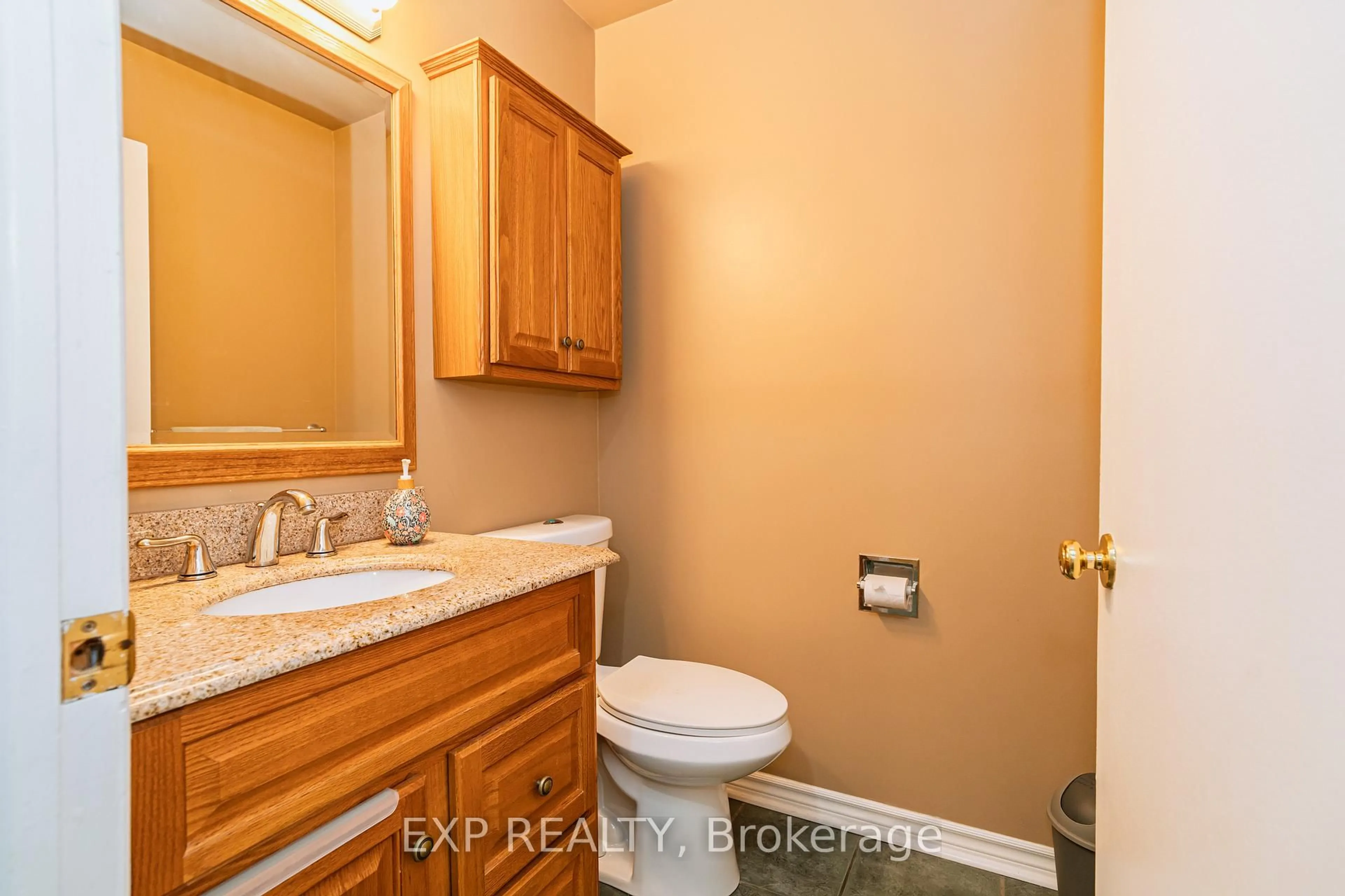 Standard bathroom, ceramic/tile floor for 1508 Roberval Ave, Ottawa Ontario K4A 2C4