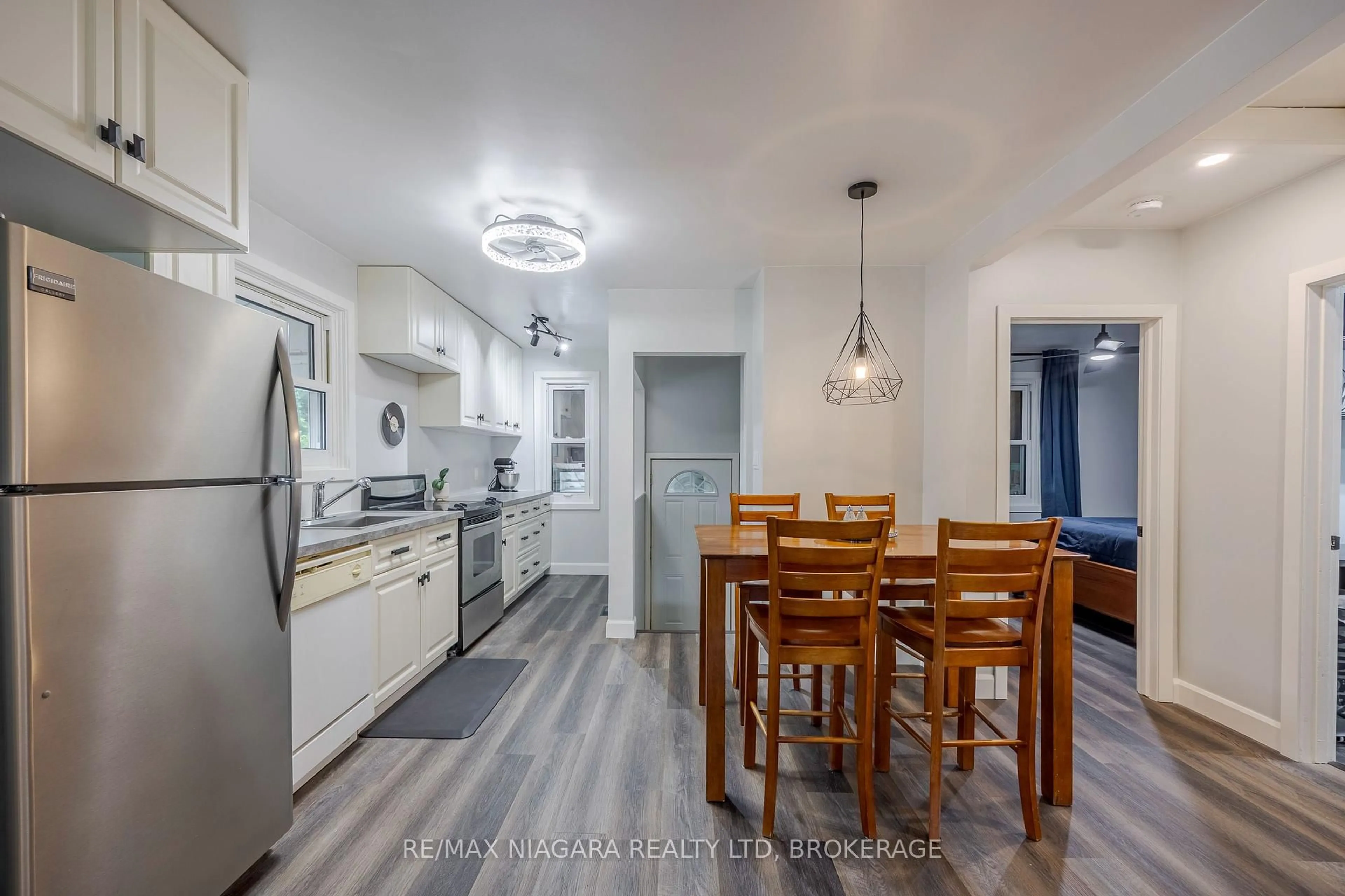 Open concept kitchen, unknown for 6294 Murray St, Niagara Falls Ontario L2G 2K7