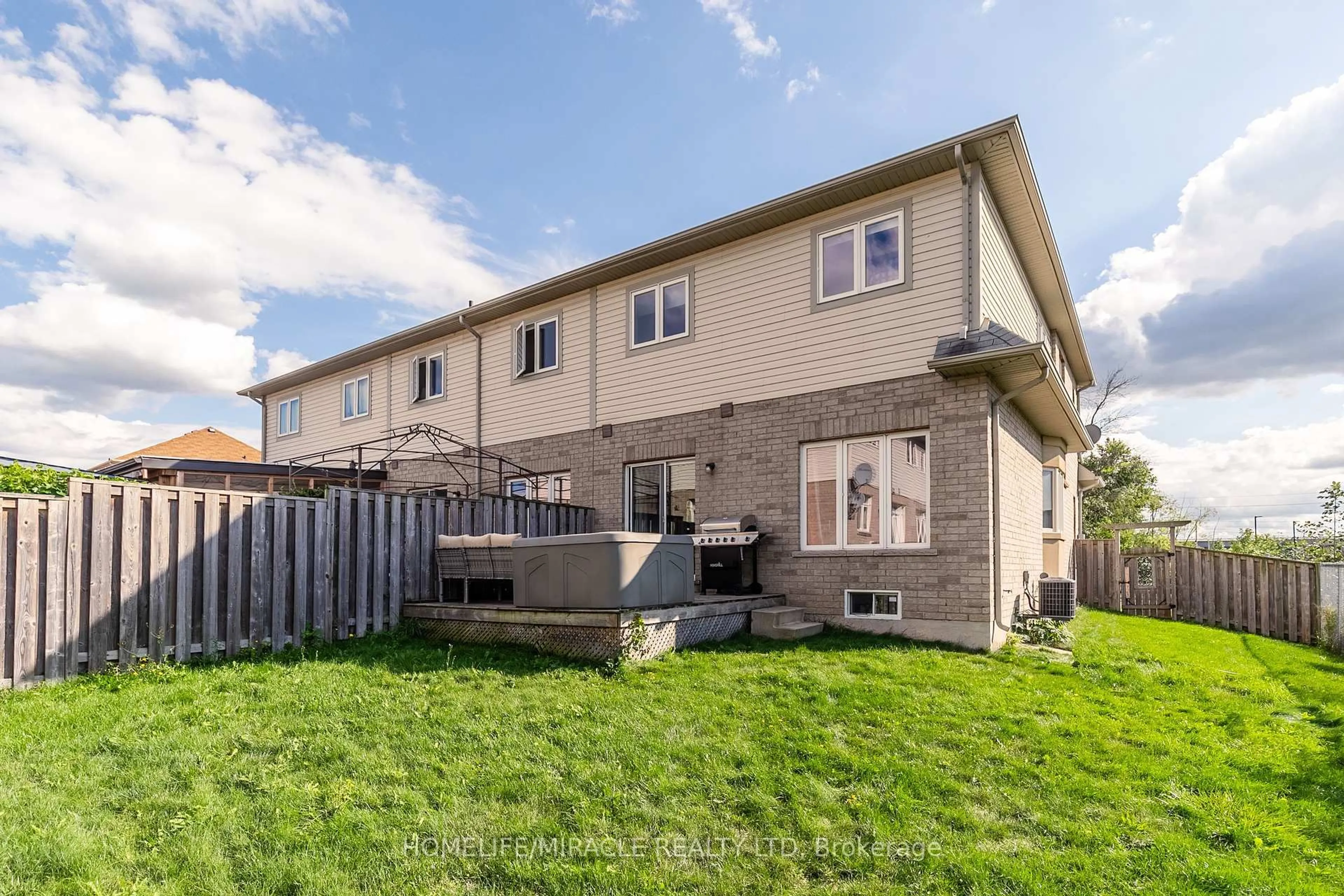 Patio, street for 51 Palacebeach Tr, Hamilton Ontario L8E 0B9