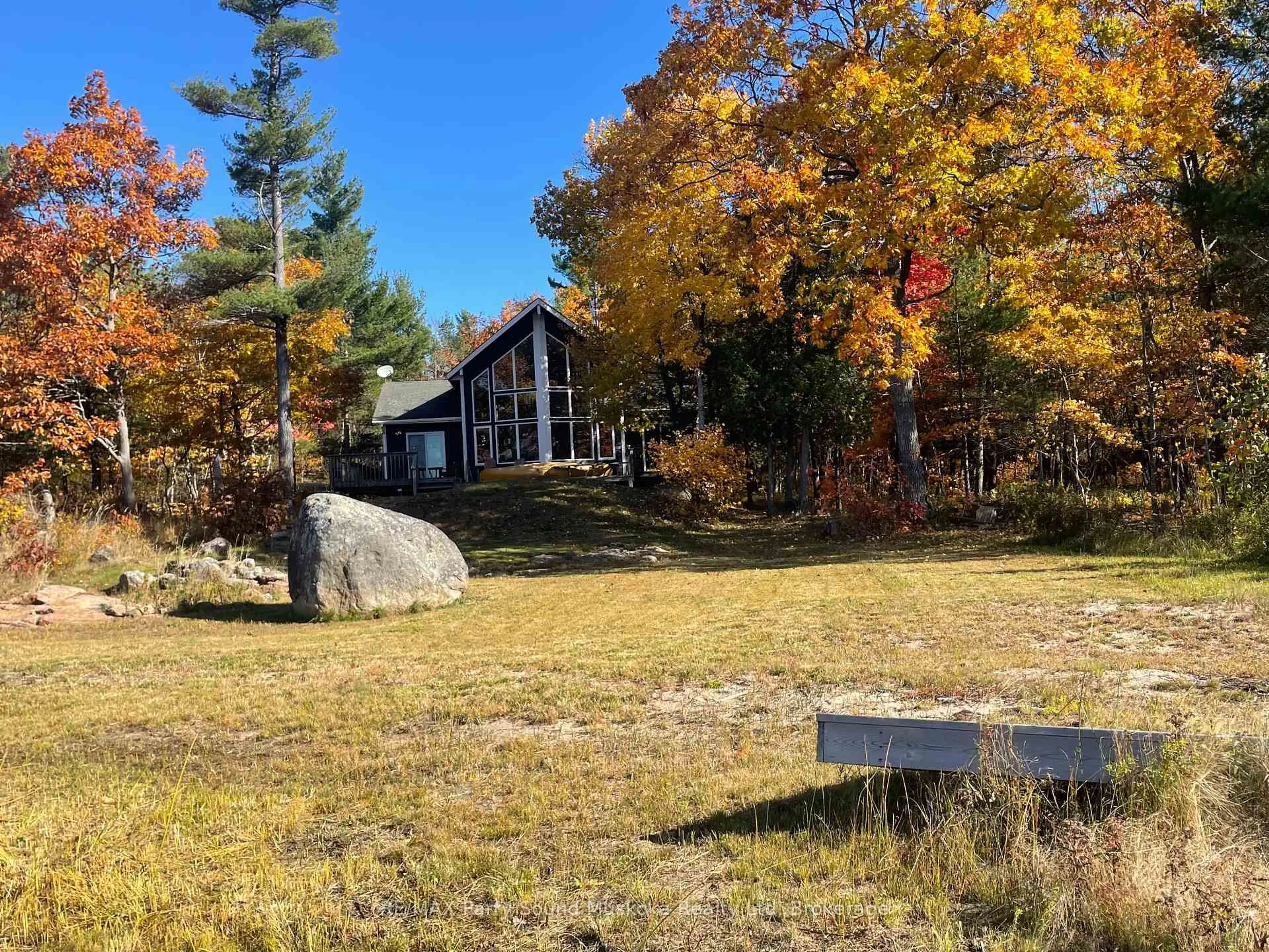 A pic from outside/outdoor area/front of a property/back of a property/a pic from drone, mountain view for 37 Richard's Lake Rd, Carling Ontario P0G 1G0