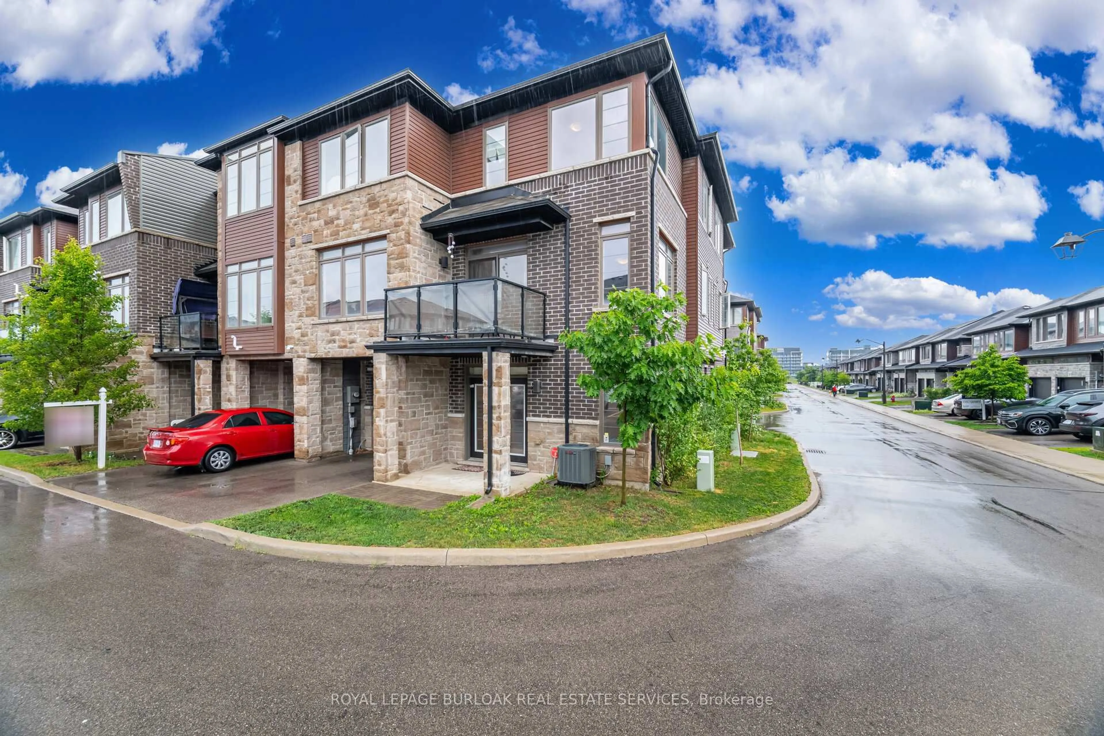 A pic from outside/outdoor area/front of a property/back of a property/a pic from drone, street for 30 Times Square Blvd #69, Hamilton Ontario L8J 0L9