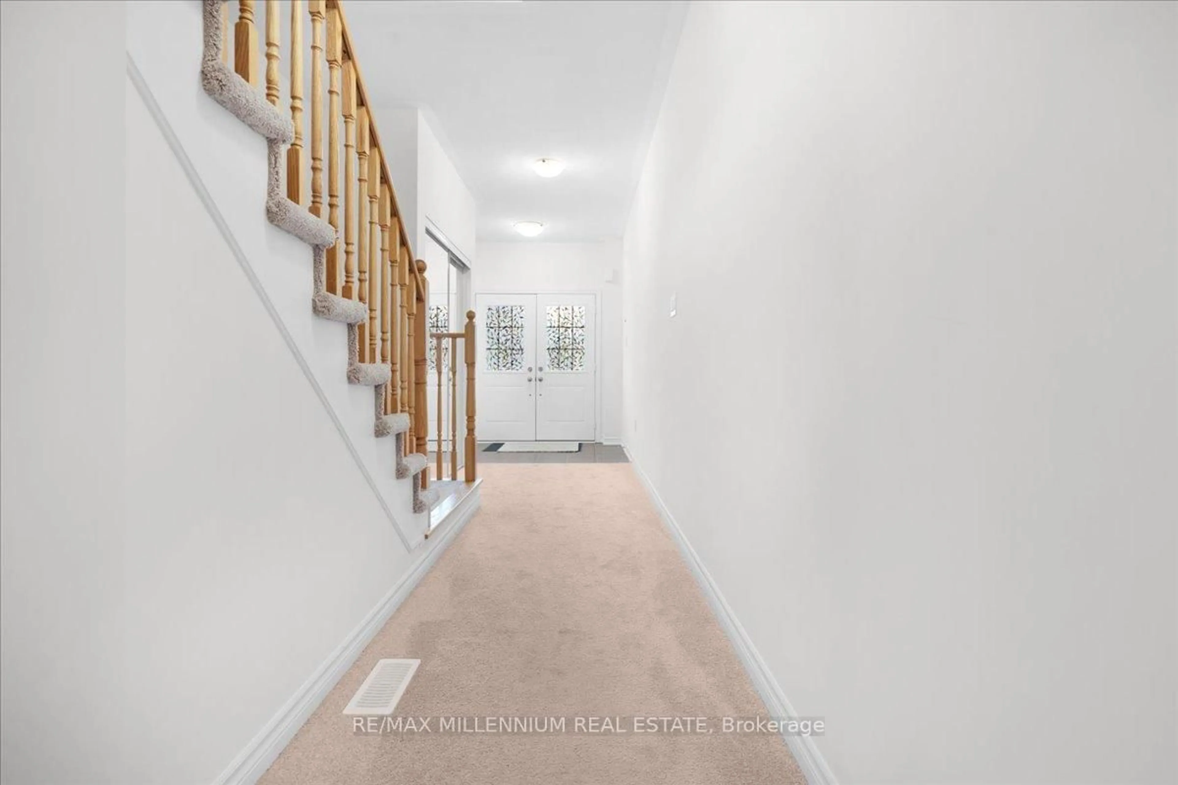 Indoor foyer for 136 Werry Ave, Southgate Ontario N0C 1B0