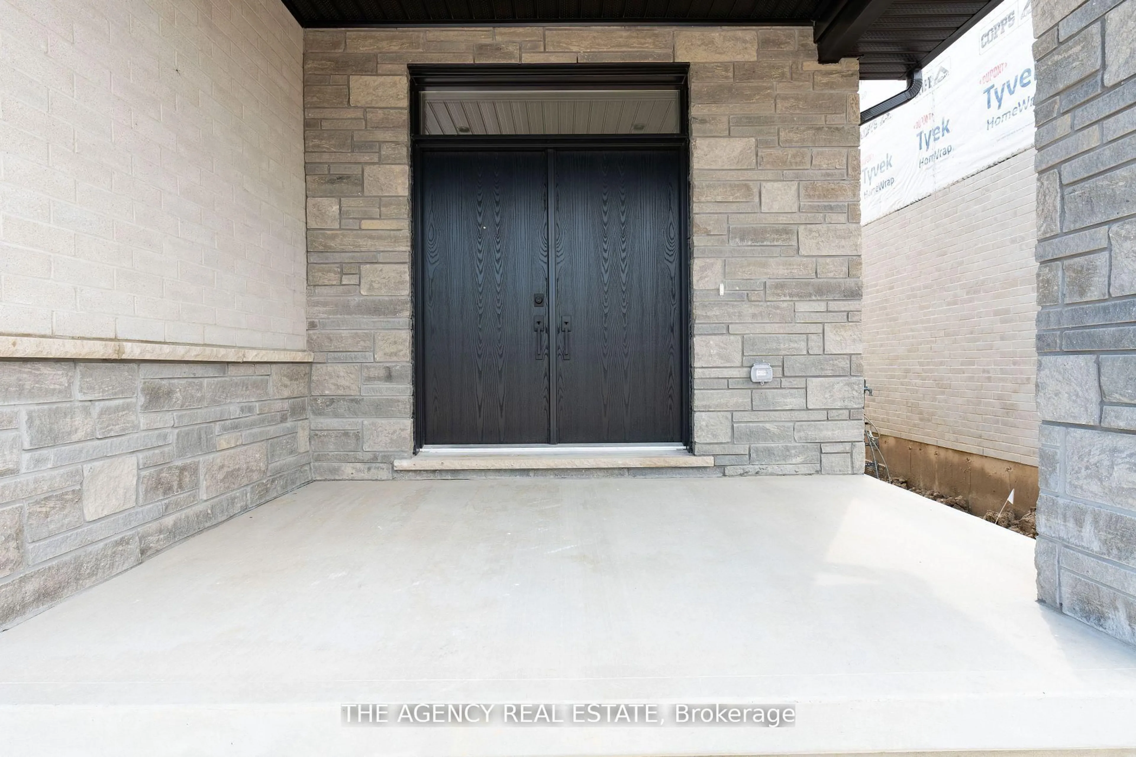 Indoor entryway for 3152 Regiment Rd, London South Ontario N6P 0H2