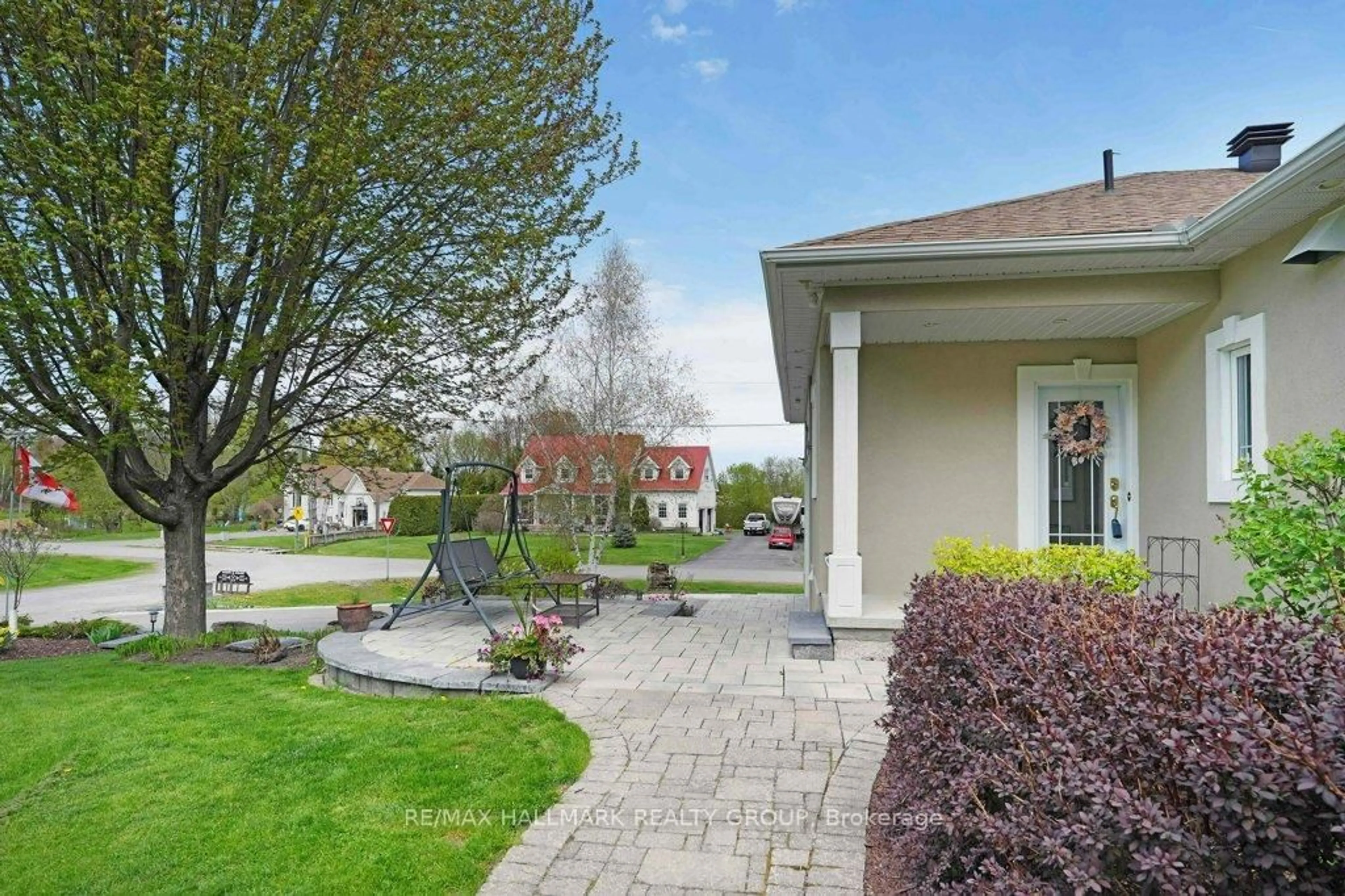 Patio, street for 2680 Pierrette Dr, Cumberland Ontario K4C 1B6