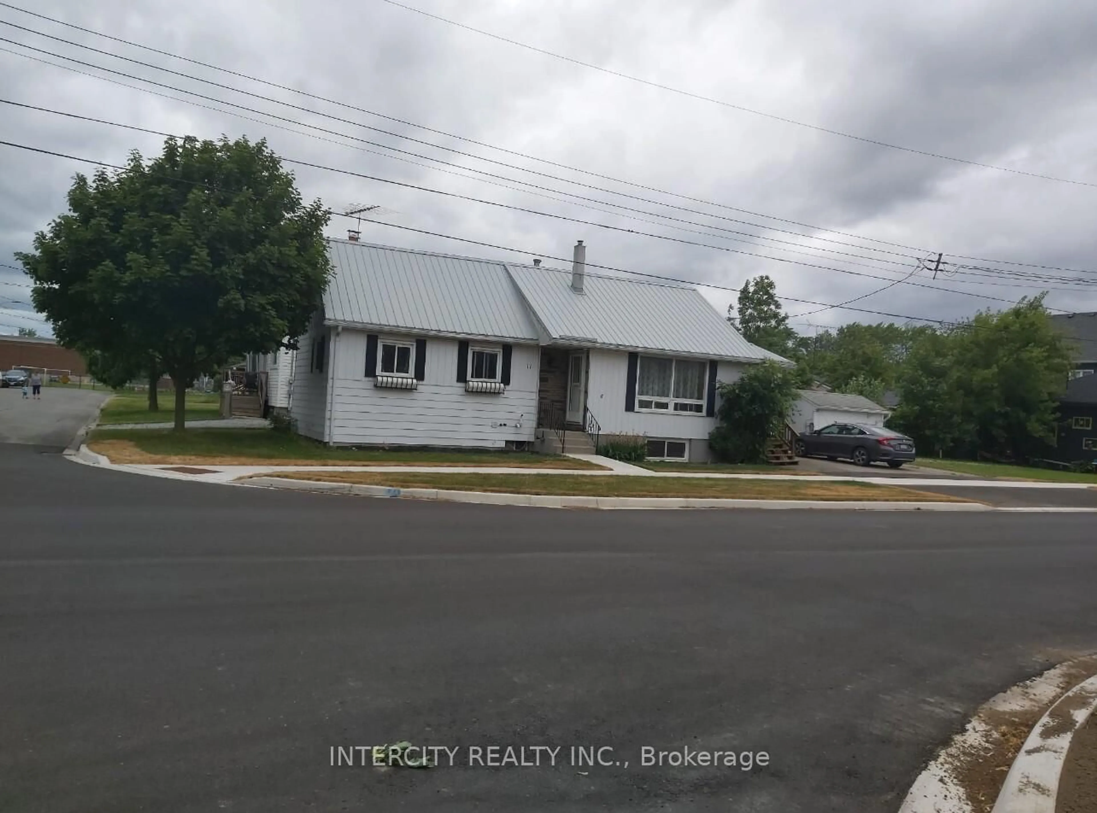 Unknown for 11 Sauer Ave, Welland Ontario L3B 5H1