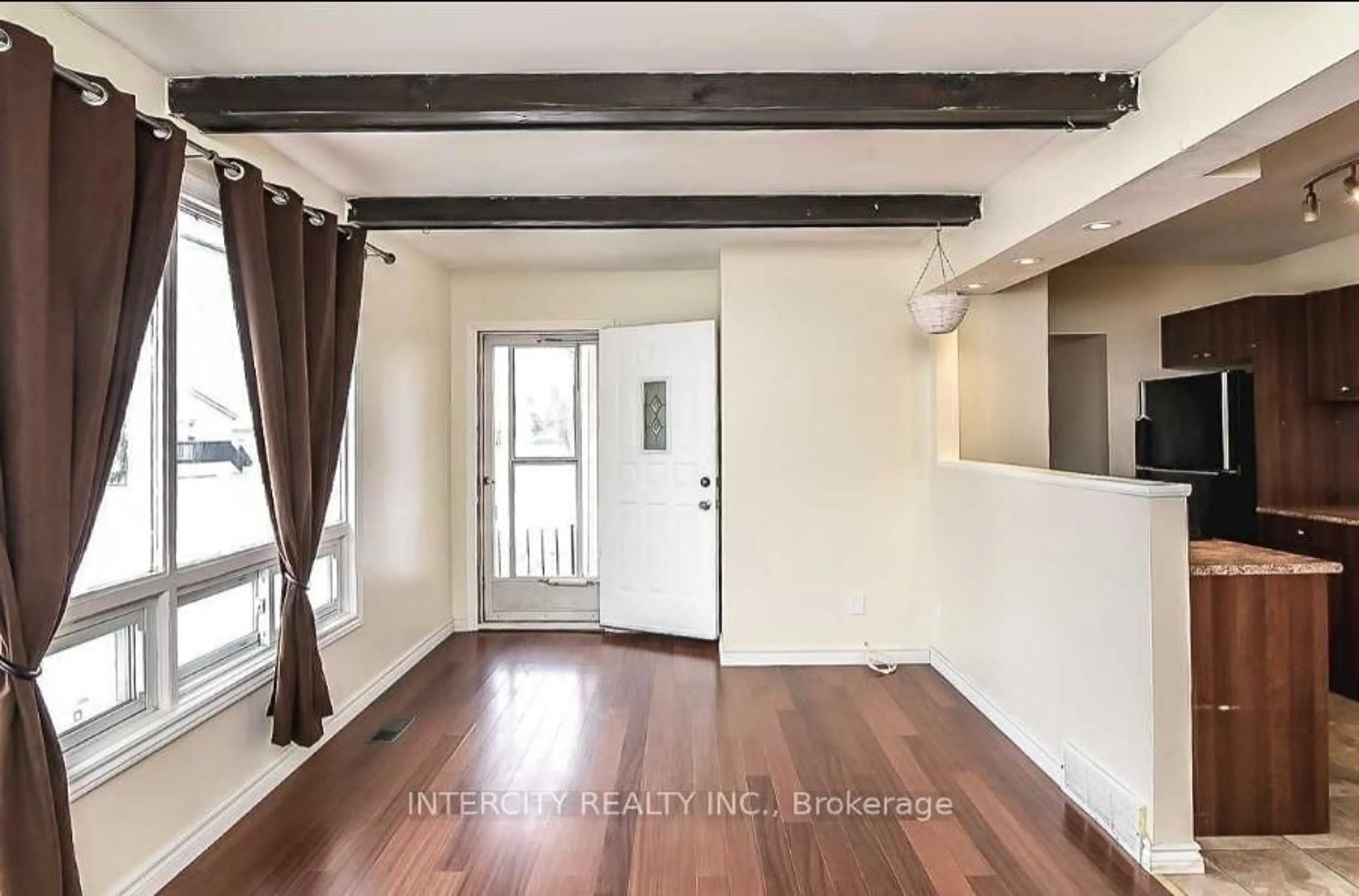 Indoor entryway for 11 Sauer Ave, Welland Ontario L3B 5H1