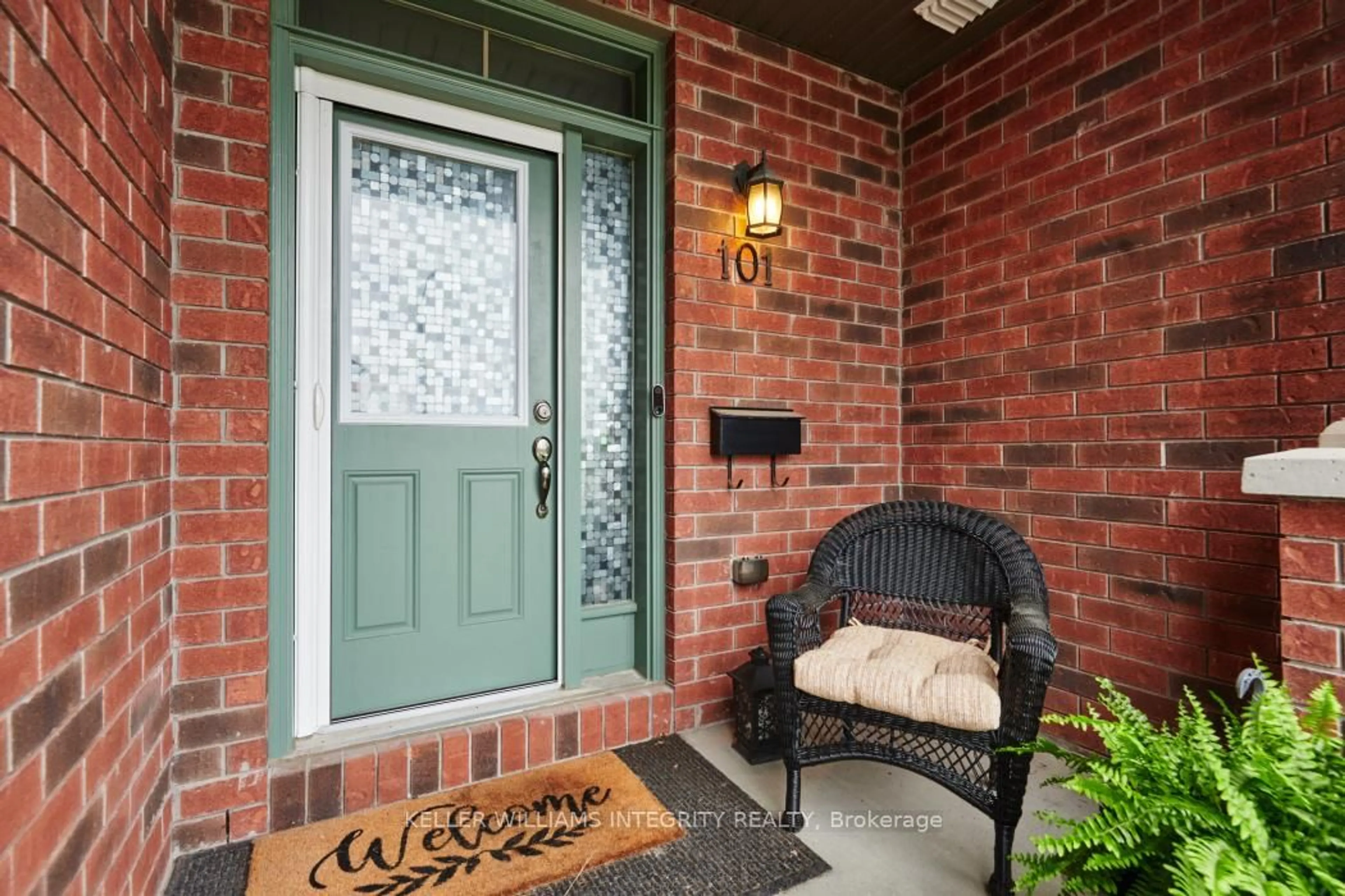 Indoor entryway for 101 Hawkeswood Dr, Ottawa Ontario K4M 0C1
