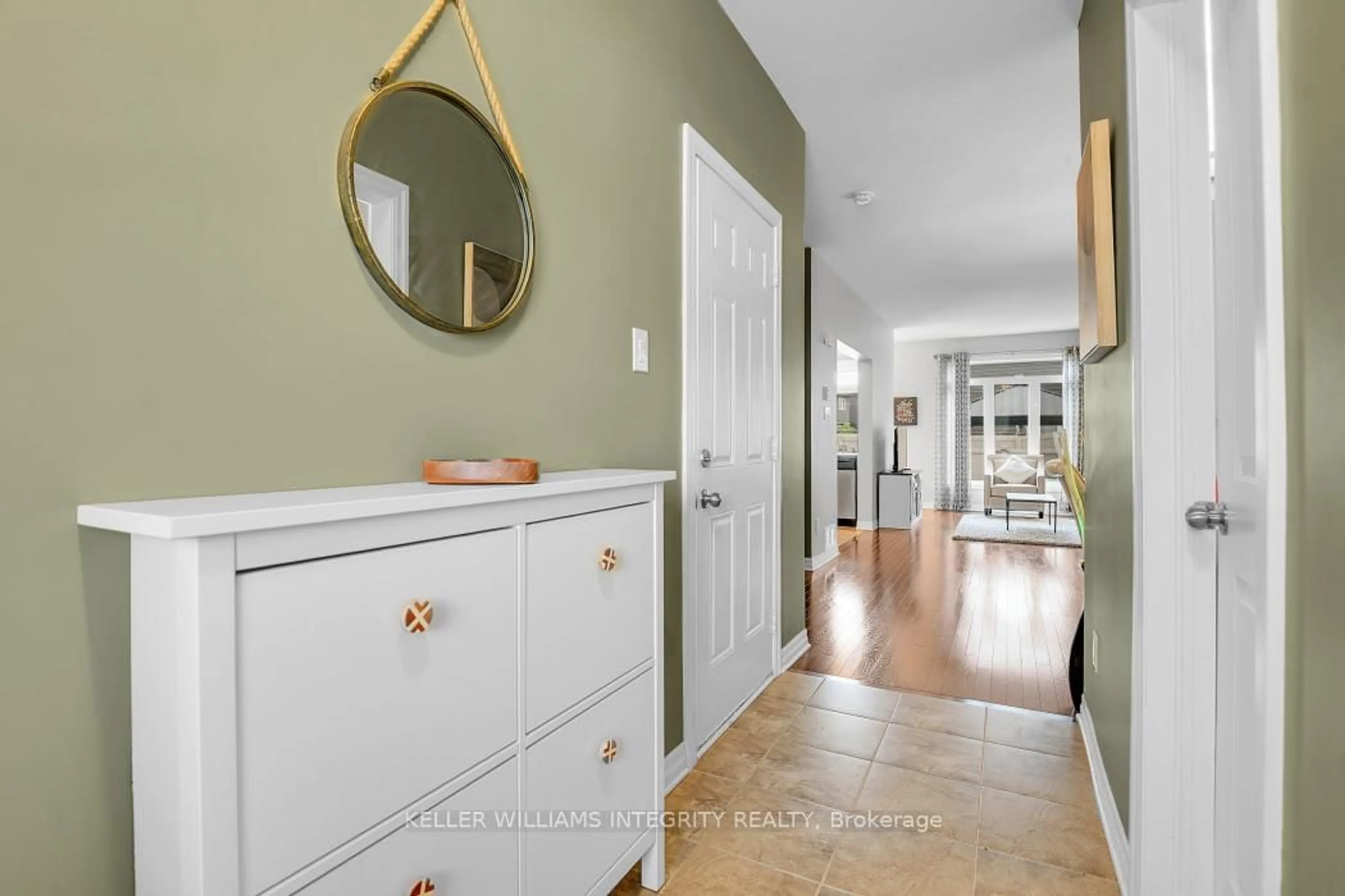 Indoor entryway for 101 Hawkeswood Dr, Ottawa Ontario K4M 0C1