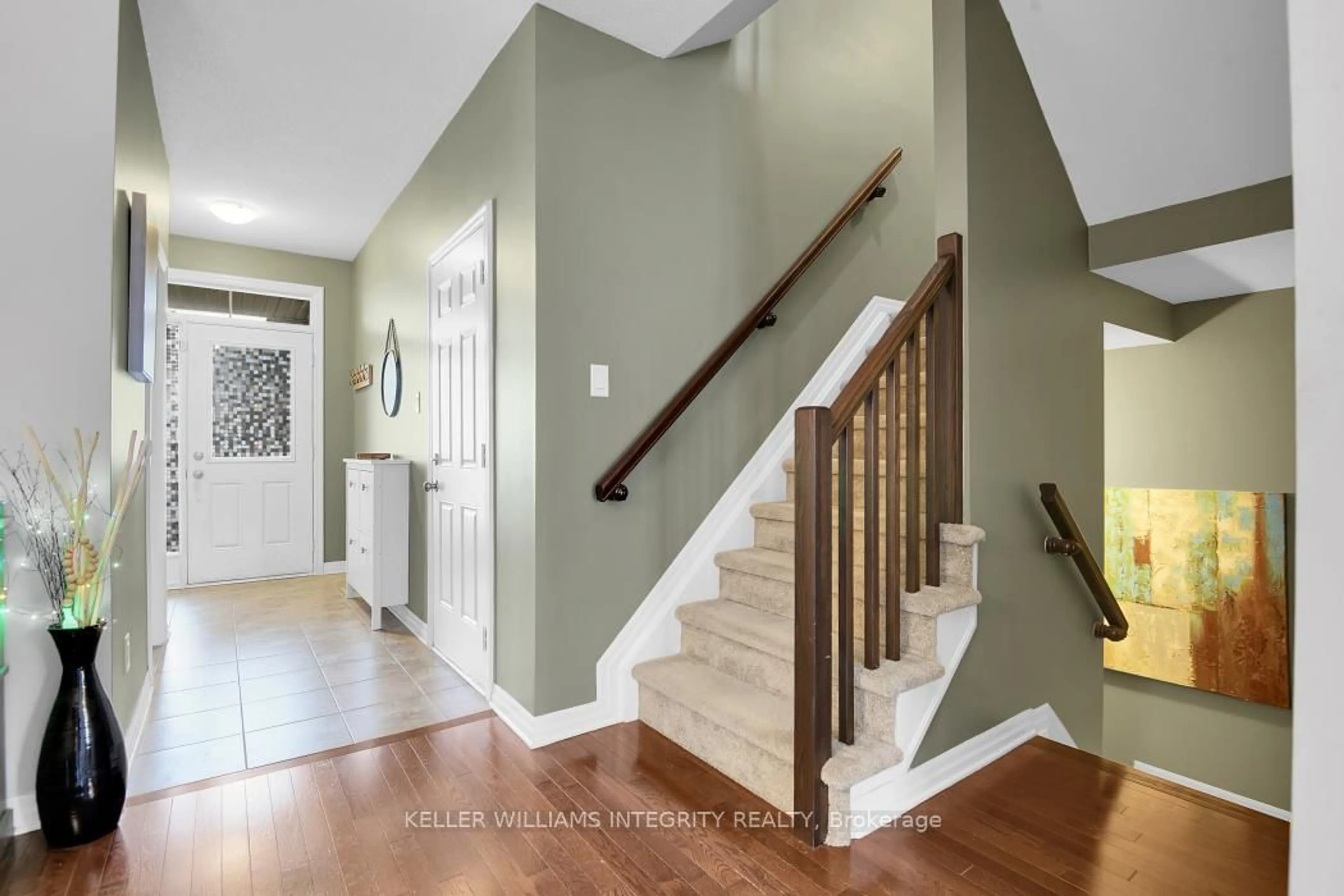 Indoor entryway for 101 Hawkeswood Dr, Ottawa Ontario K4M 0C1