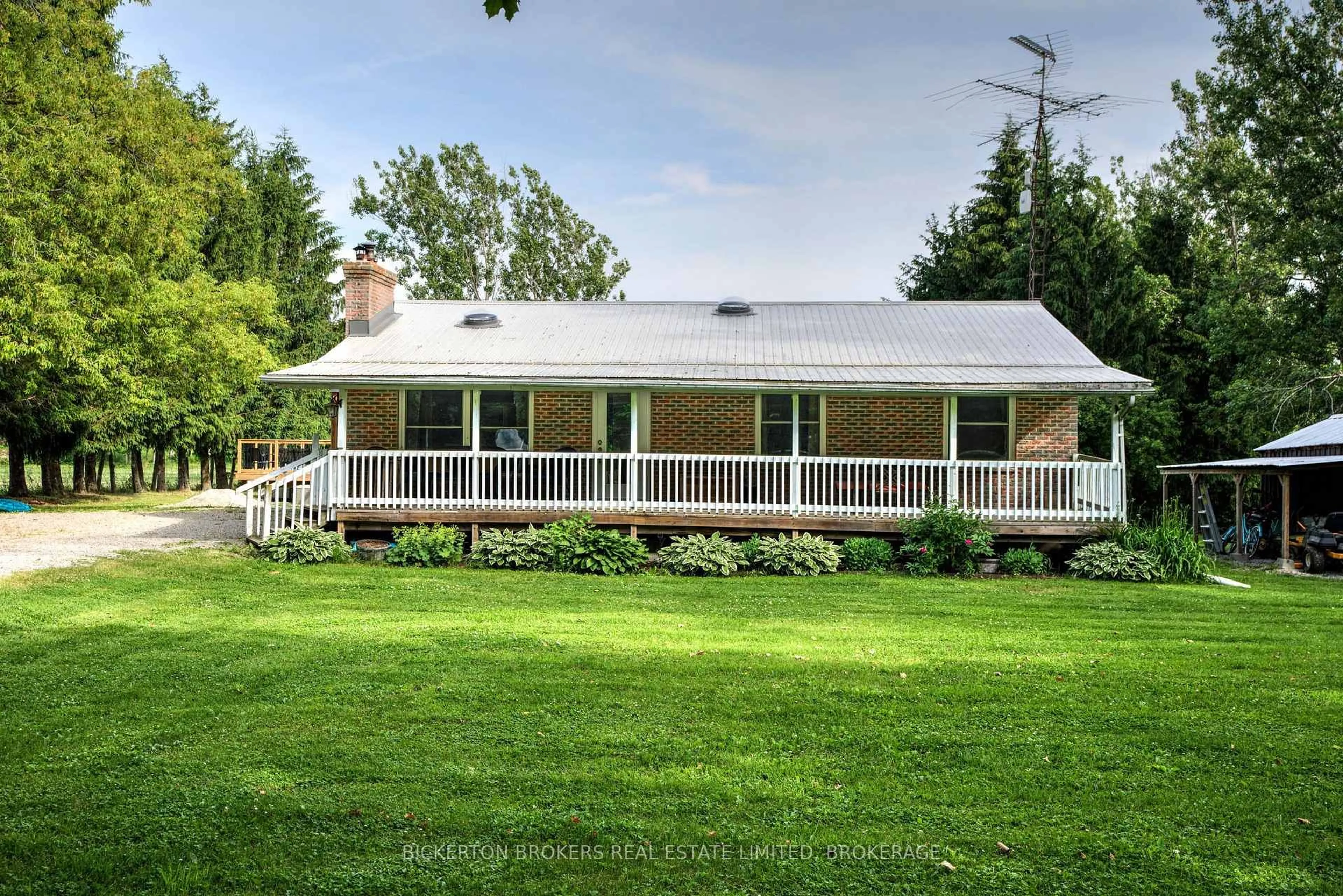 A pic from outside/outdoor area/front of a property/back of a property/a pic from drone, unknown for 1411 County 2 Rd, Leeds and the Thousand Islands Ontario K0E 1L0