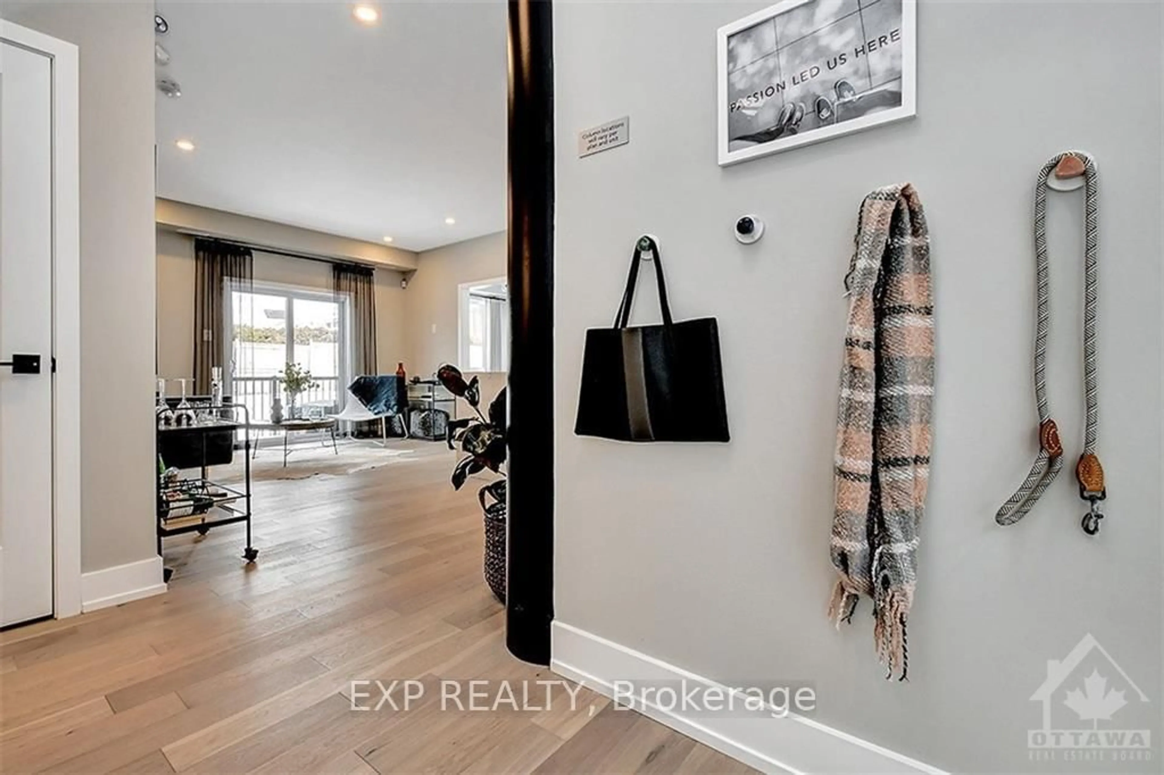 Indoor entryway for 3600 BRIAN COBURN Blvd #2306, Ottawa Ontario K4A 0M7