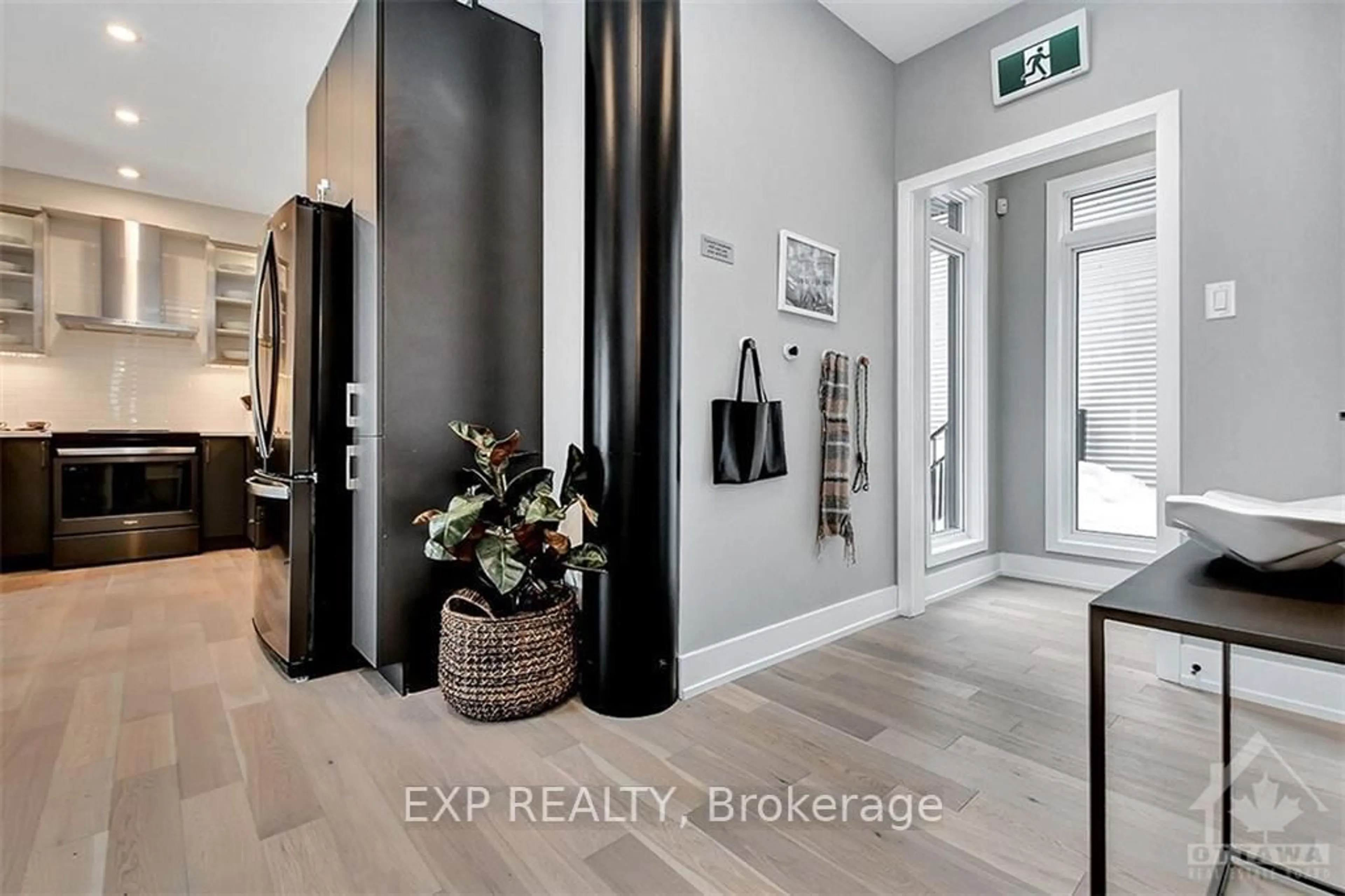 Indoor entryway for 3600 BRIAN COBURN Blvd #2306, Ottawa Ontario K4A 0M7