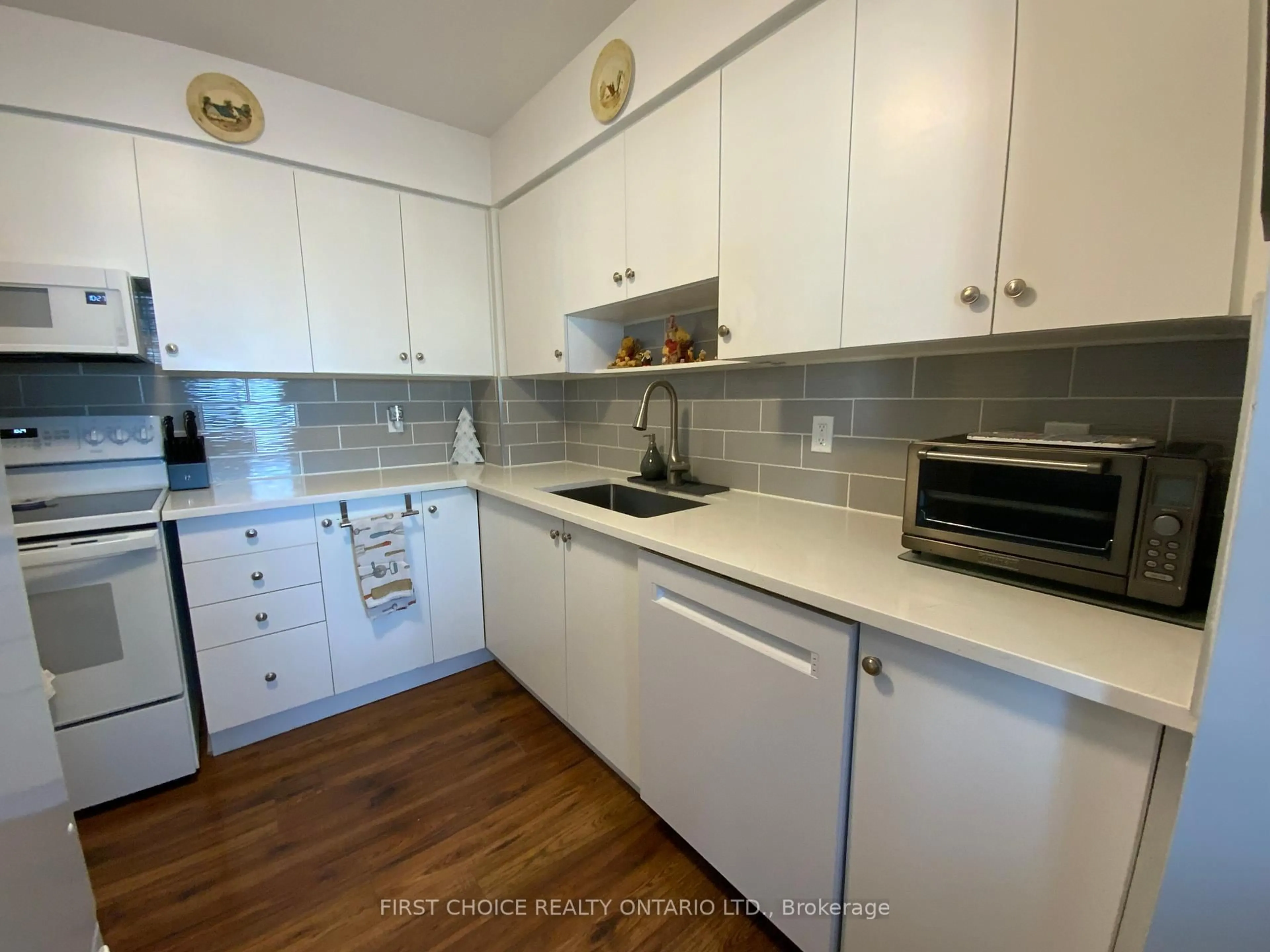 Standard kitchen, unknown for 2044 Arrowsmith Dr #408C, Ottawa Ontario K1J 7V8