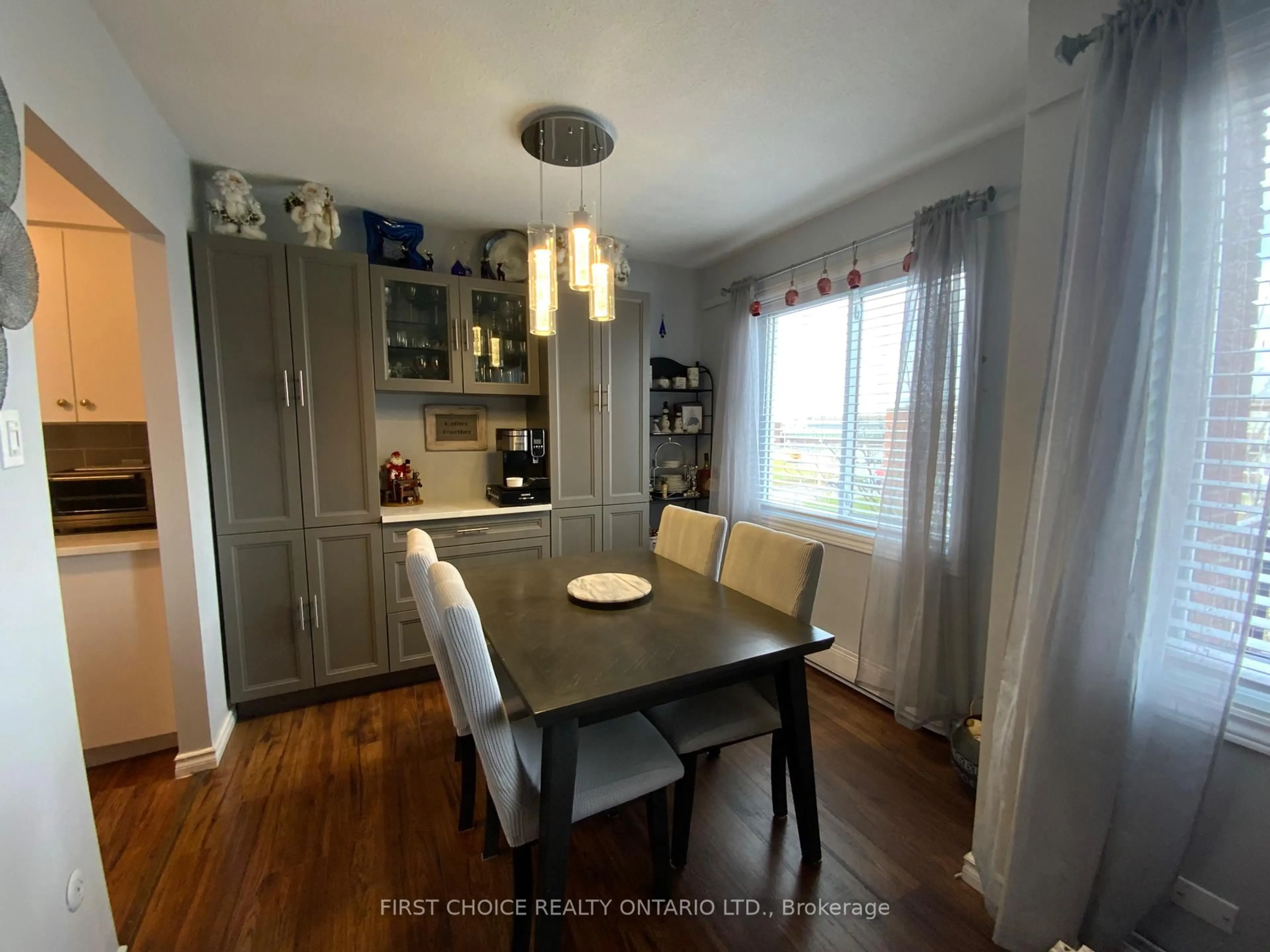 Dining room, wood/laminate floor for 2044 Arrowsmith Dr #408C, Ottawa Ontario K1J 7V8