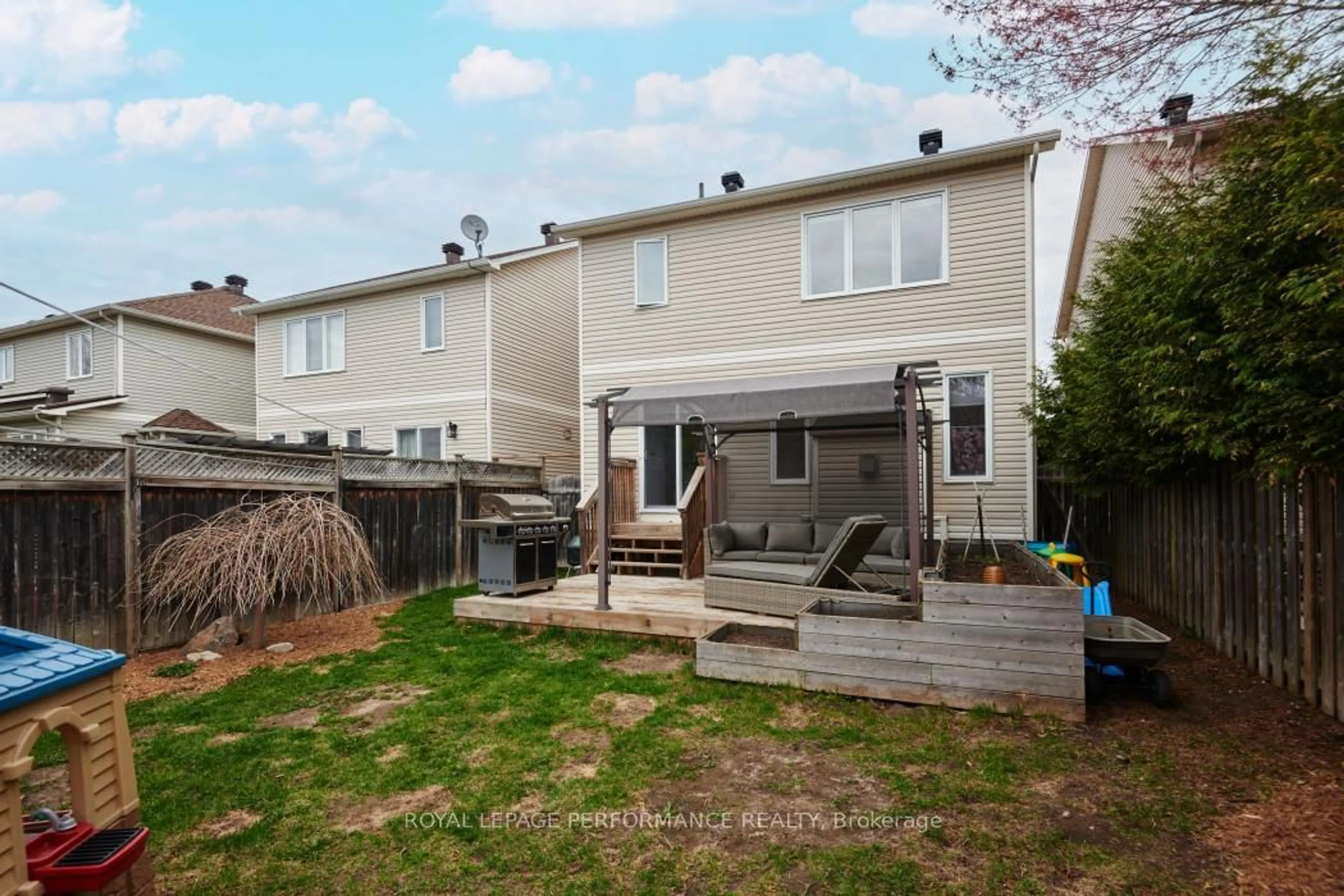 Patio, street for 10 San Mateo Dr, Ottawa Ontario K2J 5B3