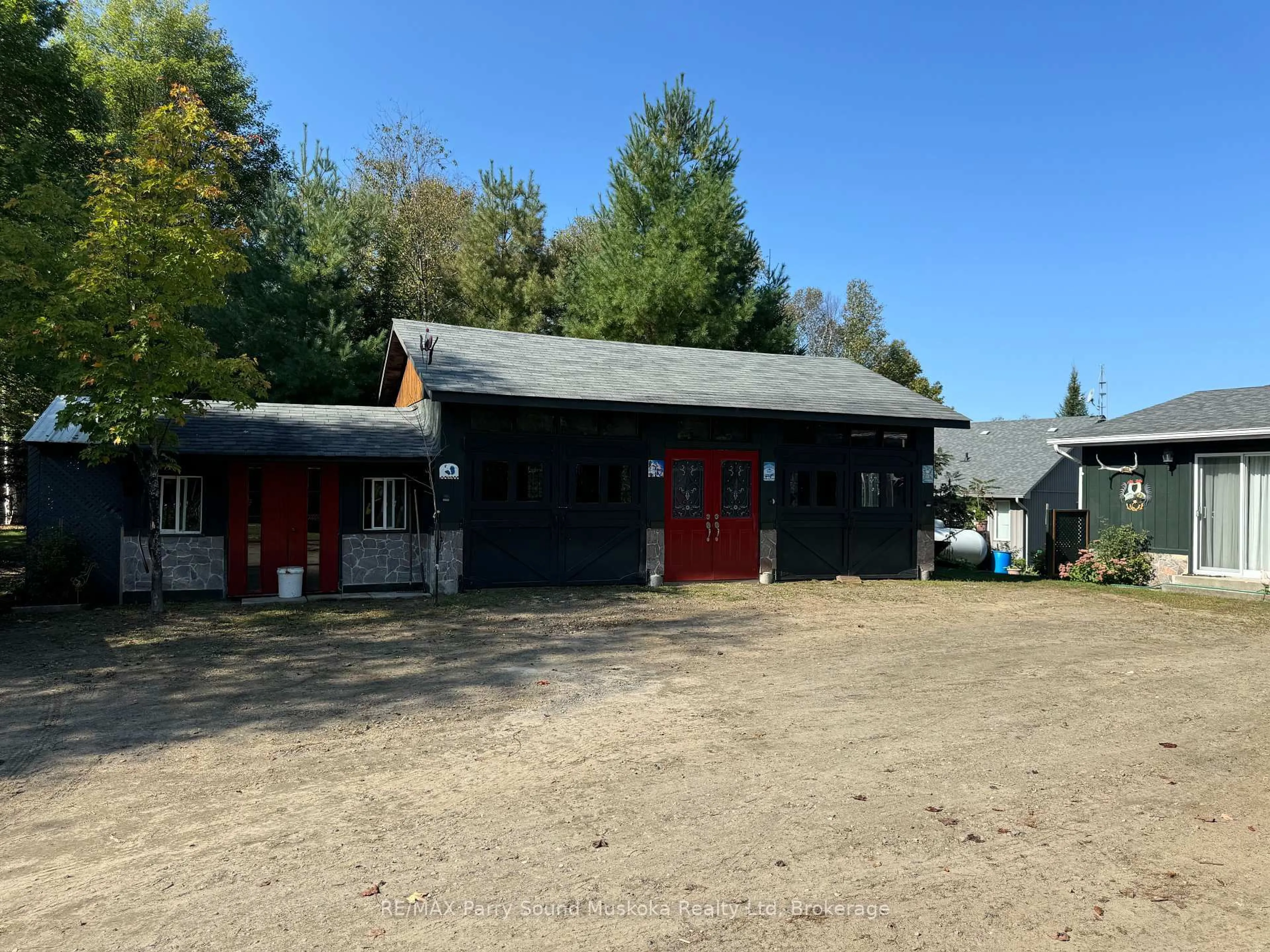 A pic from outside/outdoor area/front of a property/back of a property/a pic from drone, building for 1 GENE'S Crt, McKellar Ontario P2A 0B4