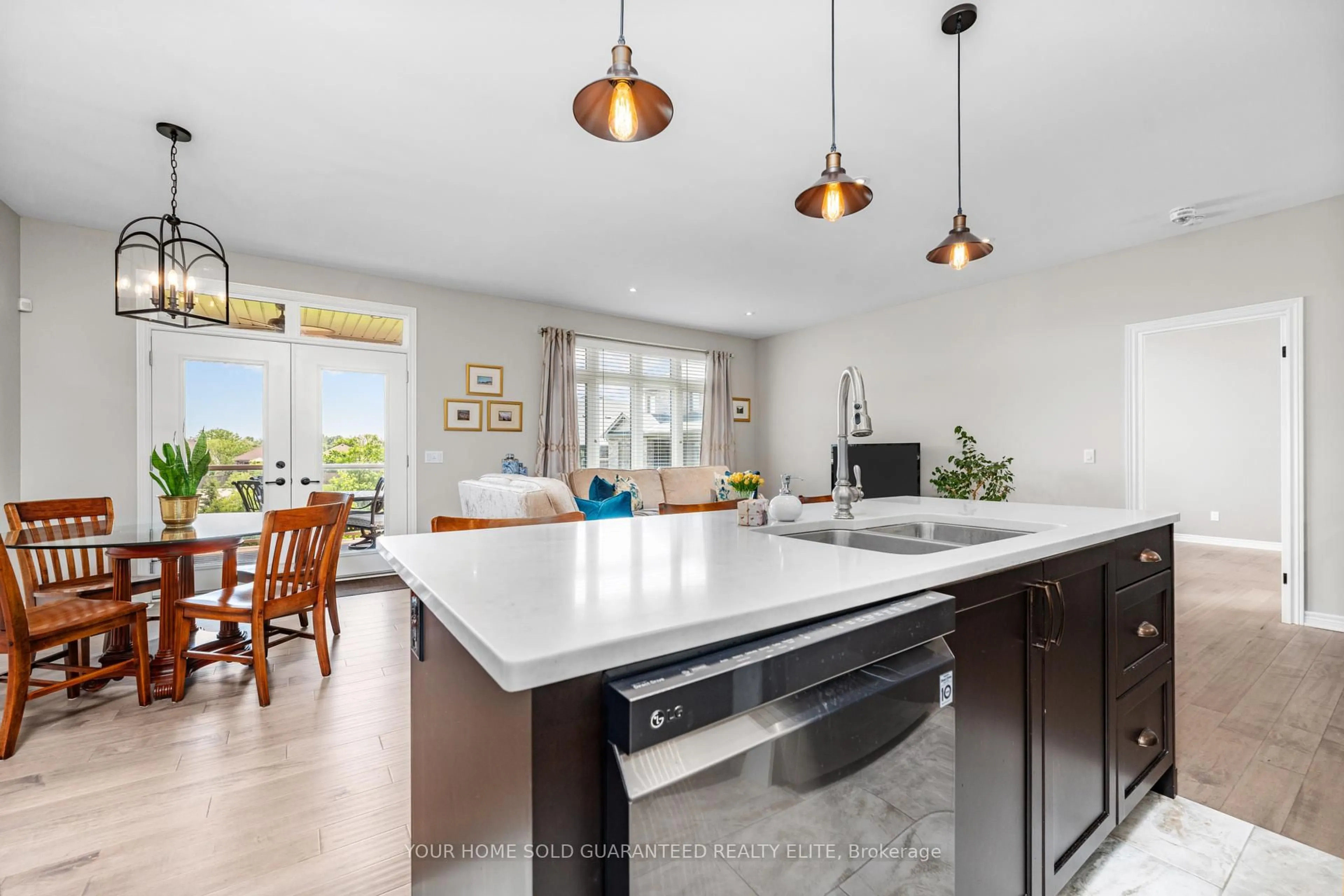Contemporary kitchen, unknown for 35 Secord St, Thorold Ontario L2V 0E6