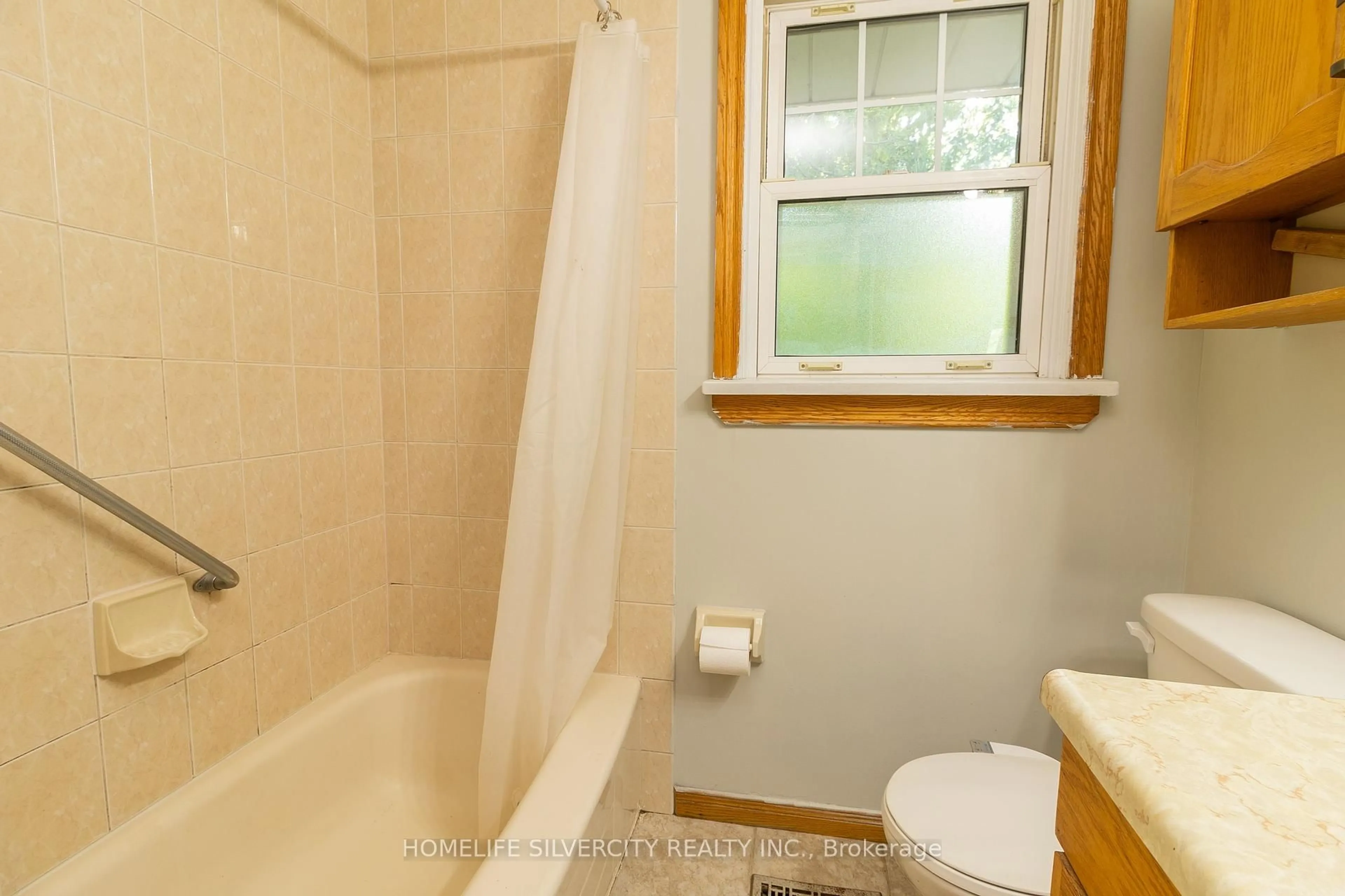 Standard bathroom, unknown for 259 Greenwood Ave, London South Ontario N6J 3G5