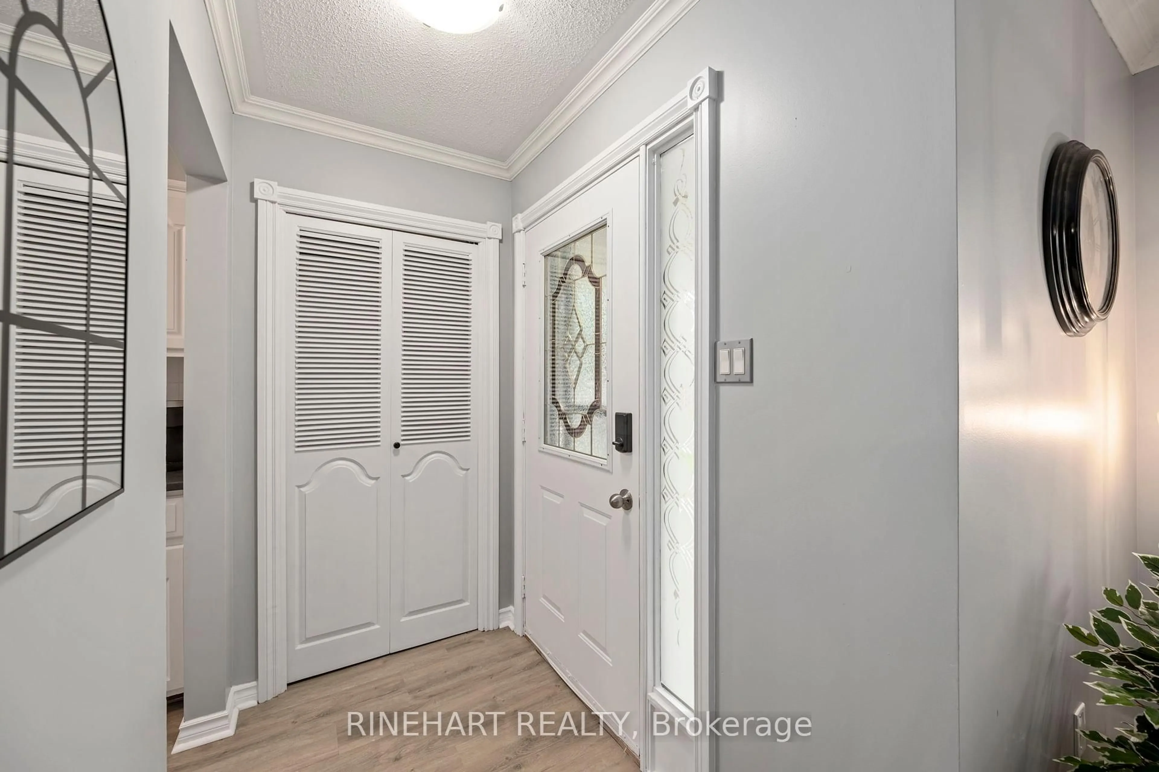Indoor entryway for 56 Classic Cres, London East Ontario N5W 5T8