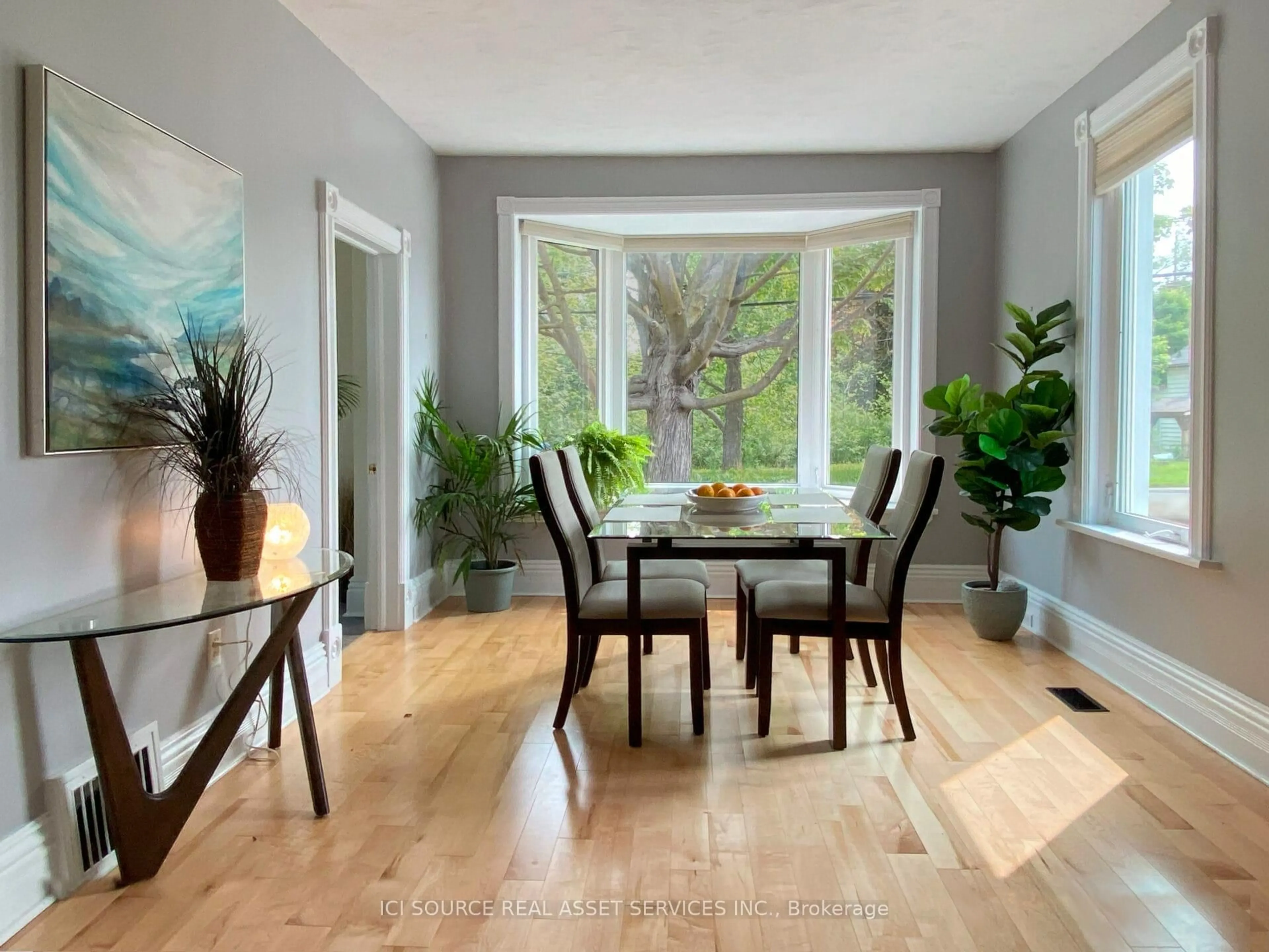 Dining room, wood/laminate floor for 511 Cross St, Peterborough Central Ontario K9H 4T1