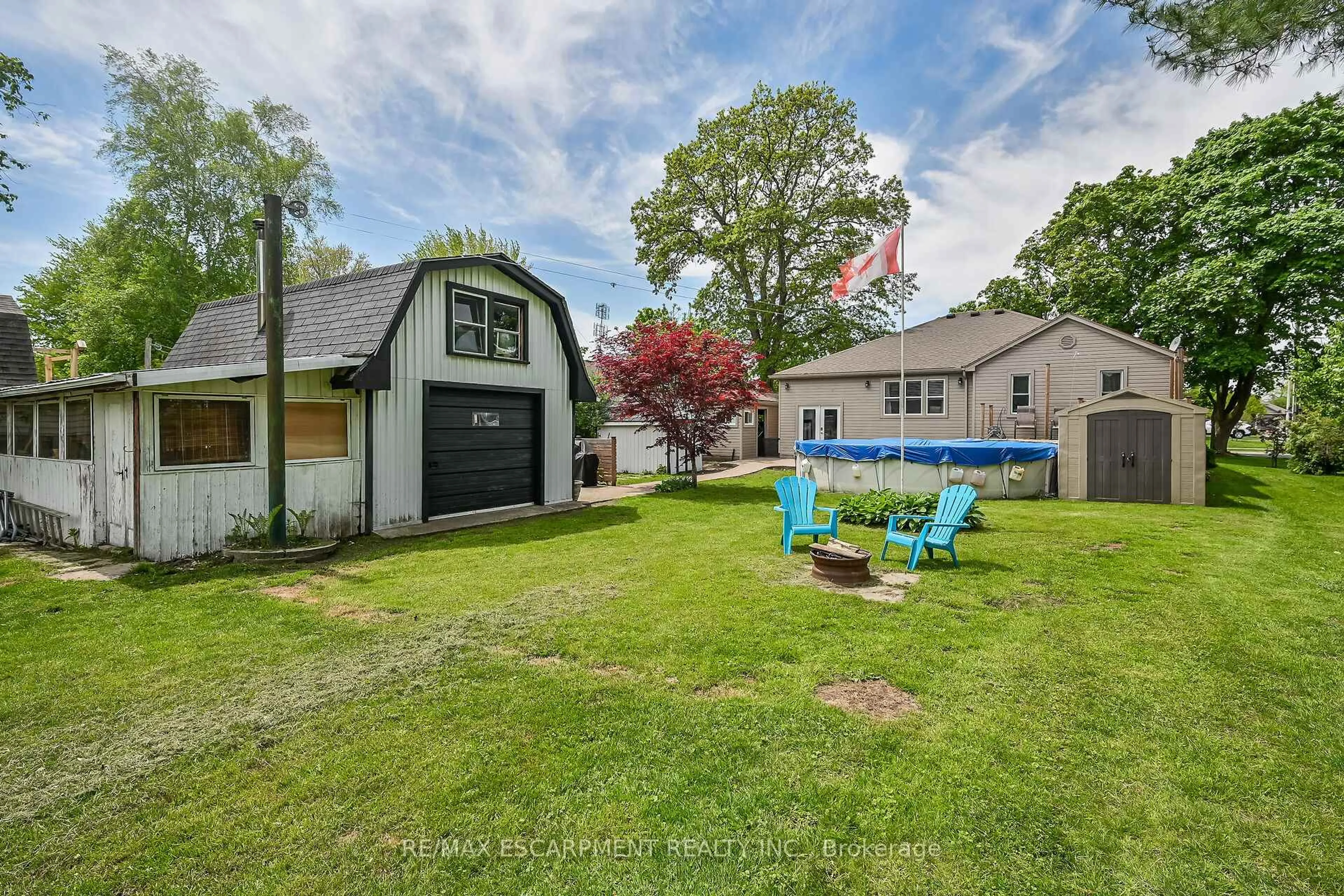 A pic from outside/outdoor area/front of a property/back of a property/a pic from drone, street for 423 George St, Haldimand Ontario N1A 2T8