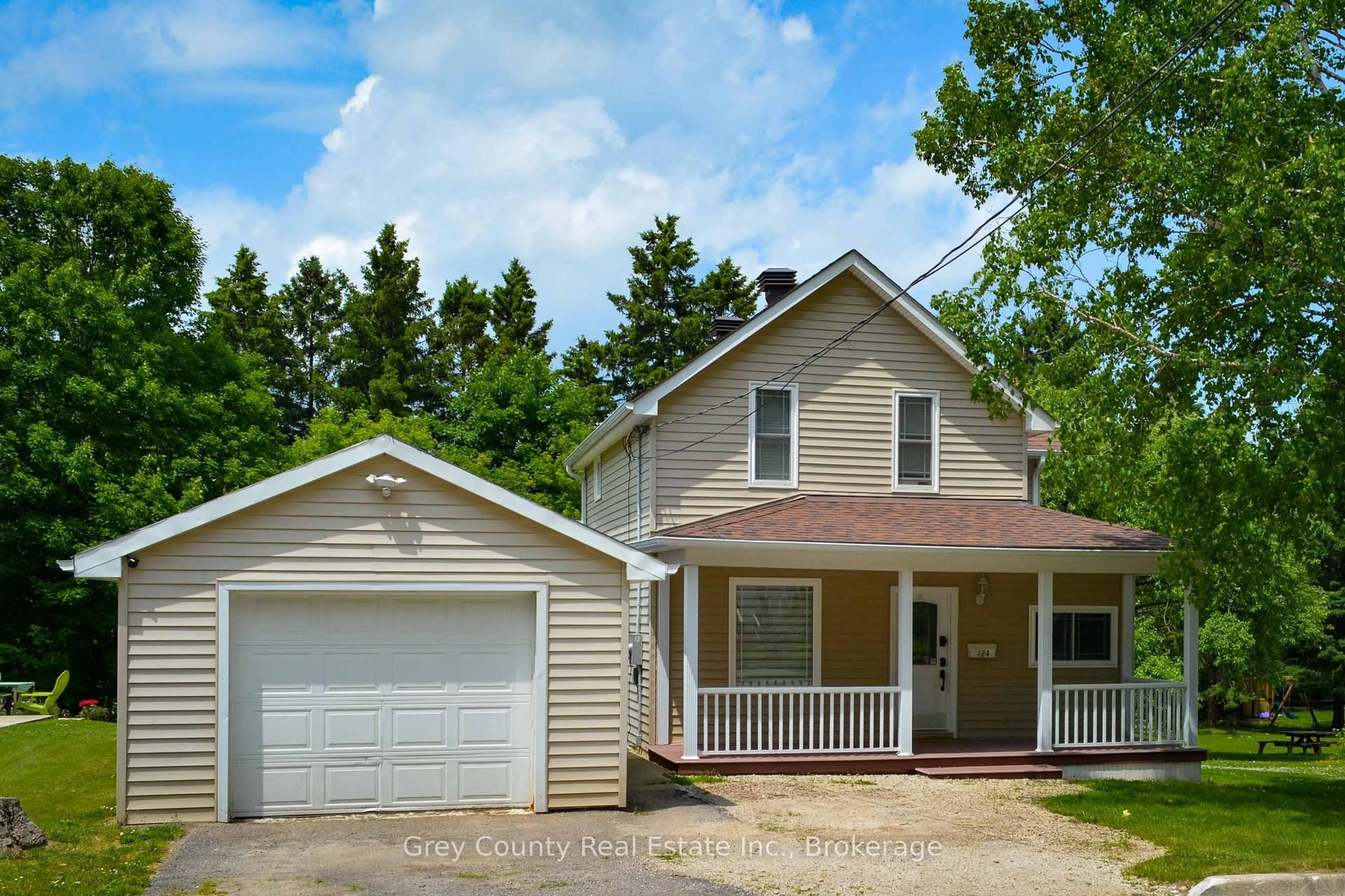 Home with vinyl exterior material, street for 124 Lorne St, Grey Highlands Ontario N0C 1H0