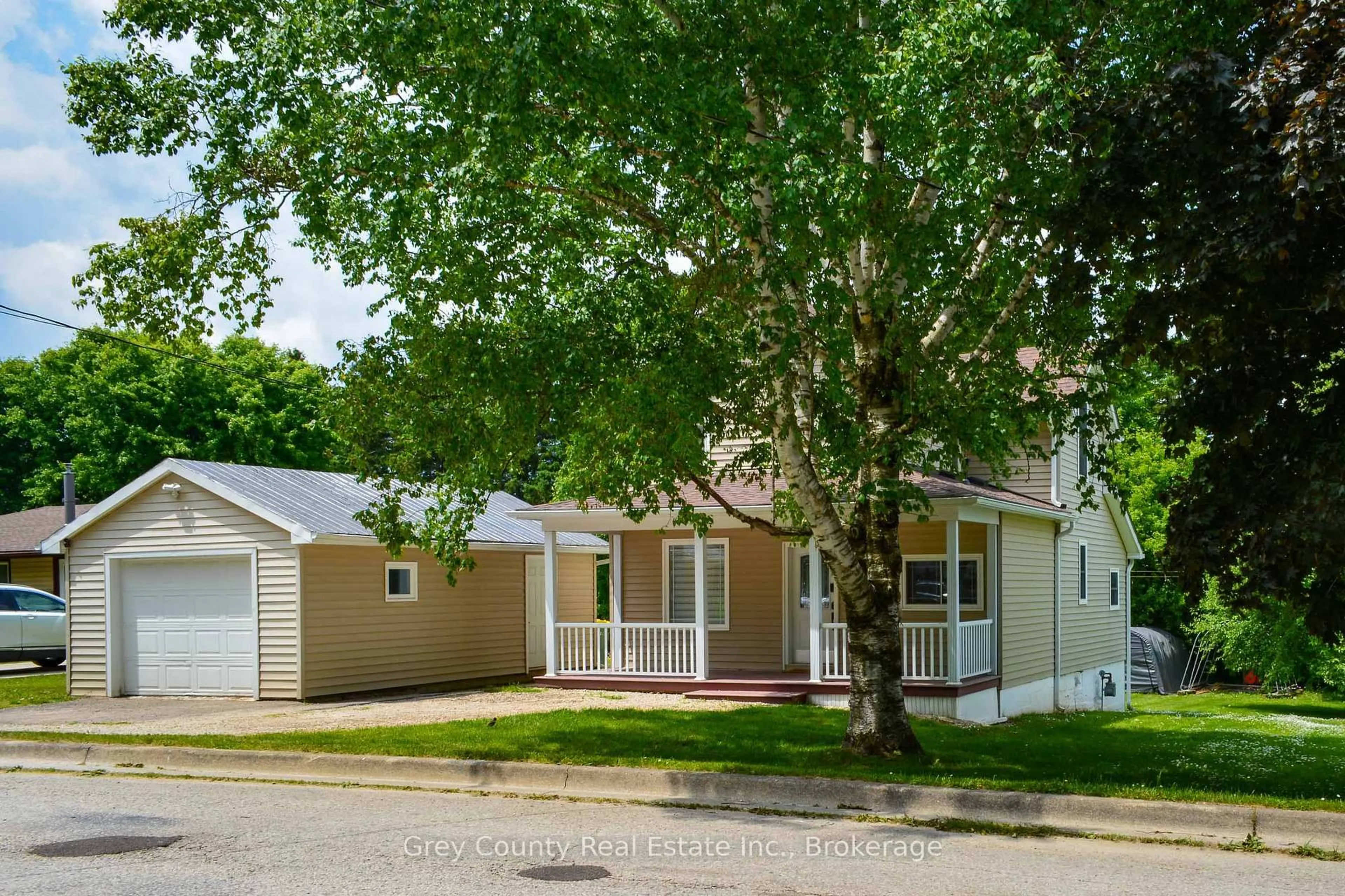 Home with vinyl exterior material, street for 124 Lorne St, Grey Highlands Ontario N0C 1H0
