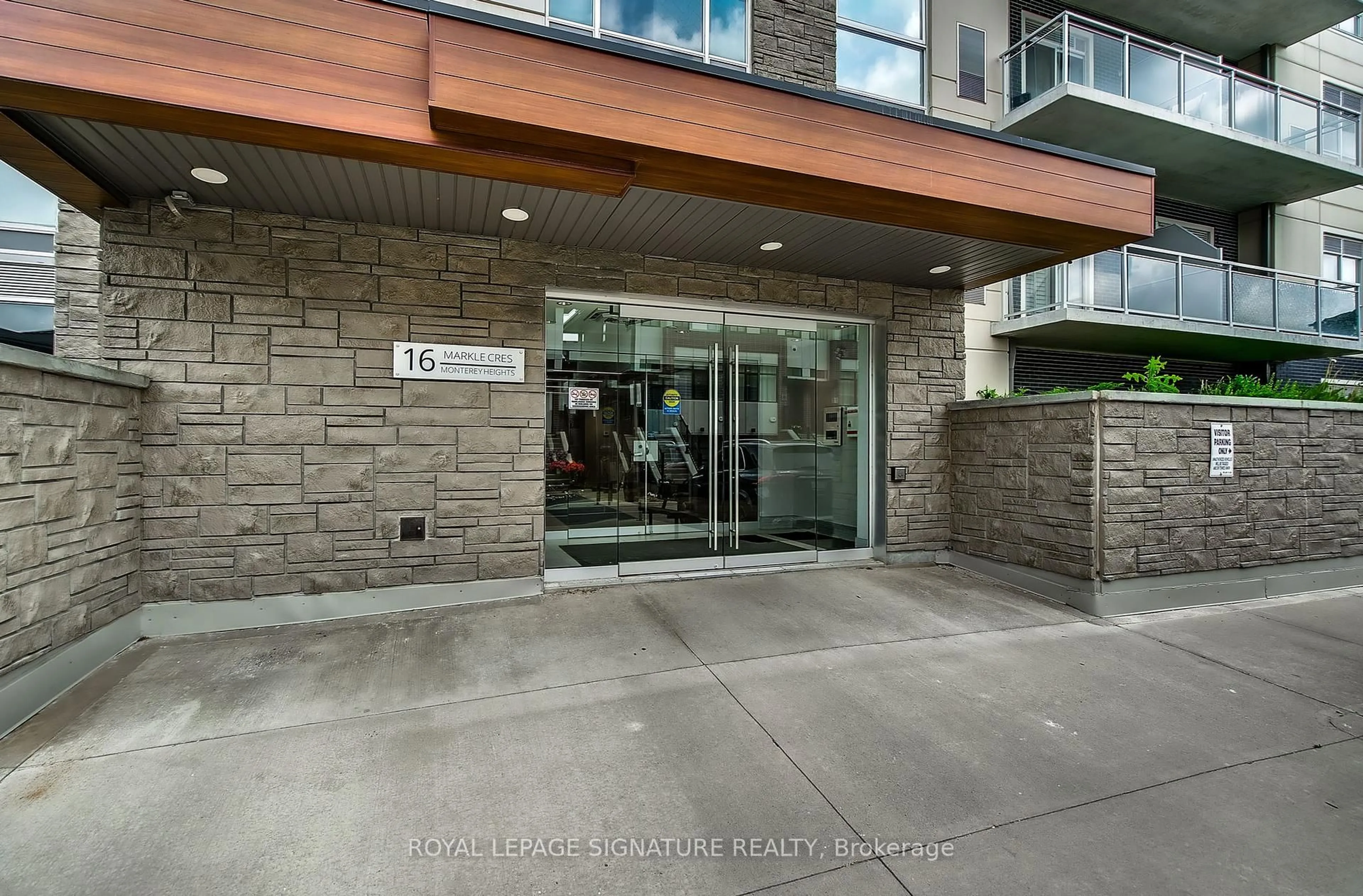 Indoor foyer for 16 Markle Cres #412, Hamilton Ontario L9G 3K9
