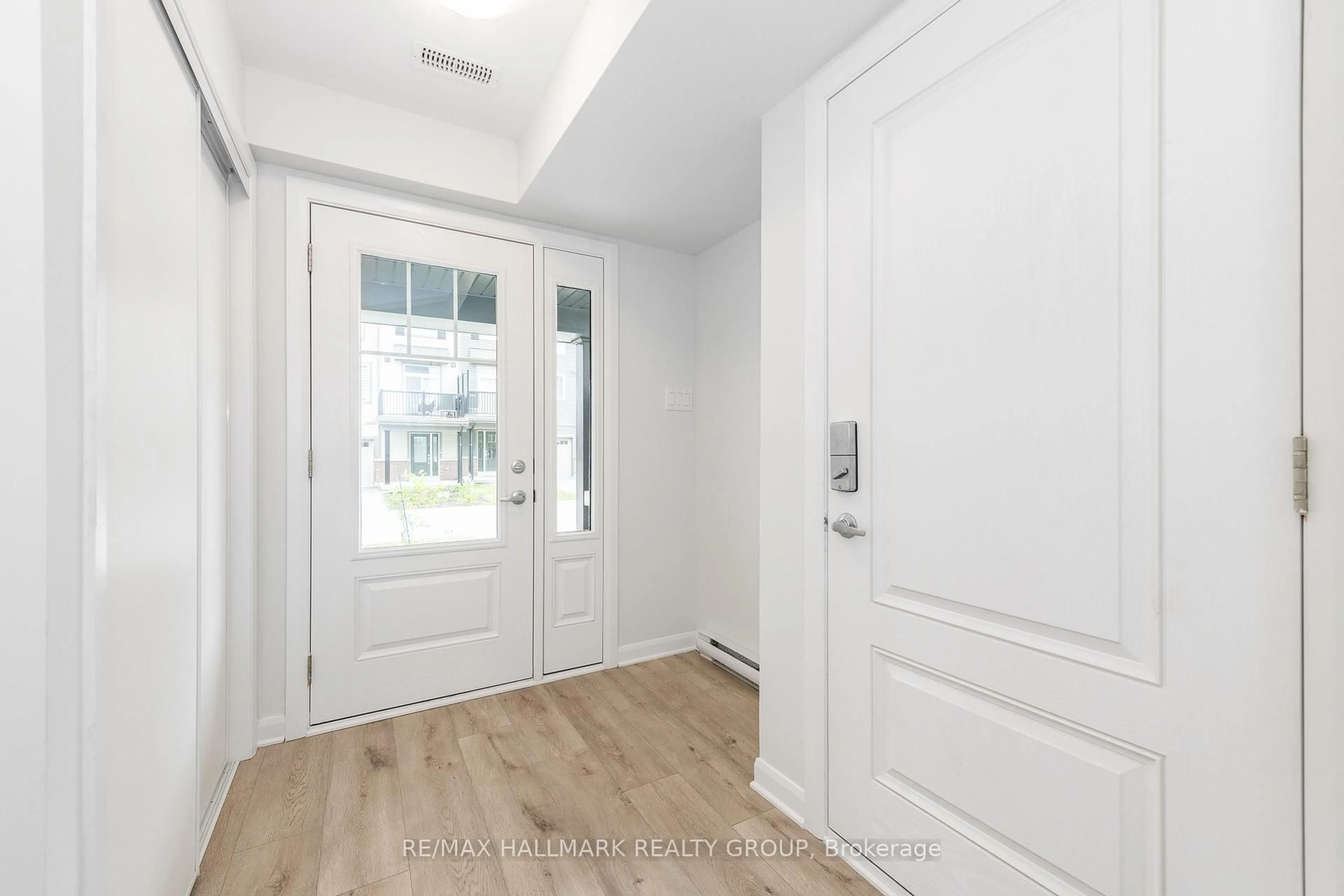 Indoor entryway for 210 Attwell Private, Ottawa Ontario K2K 0P6
