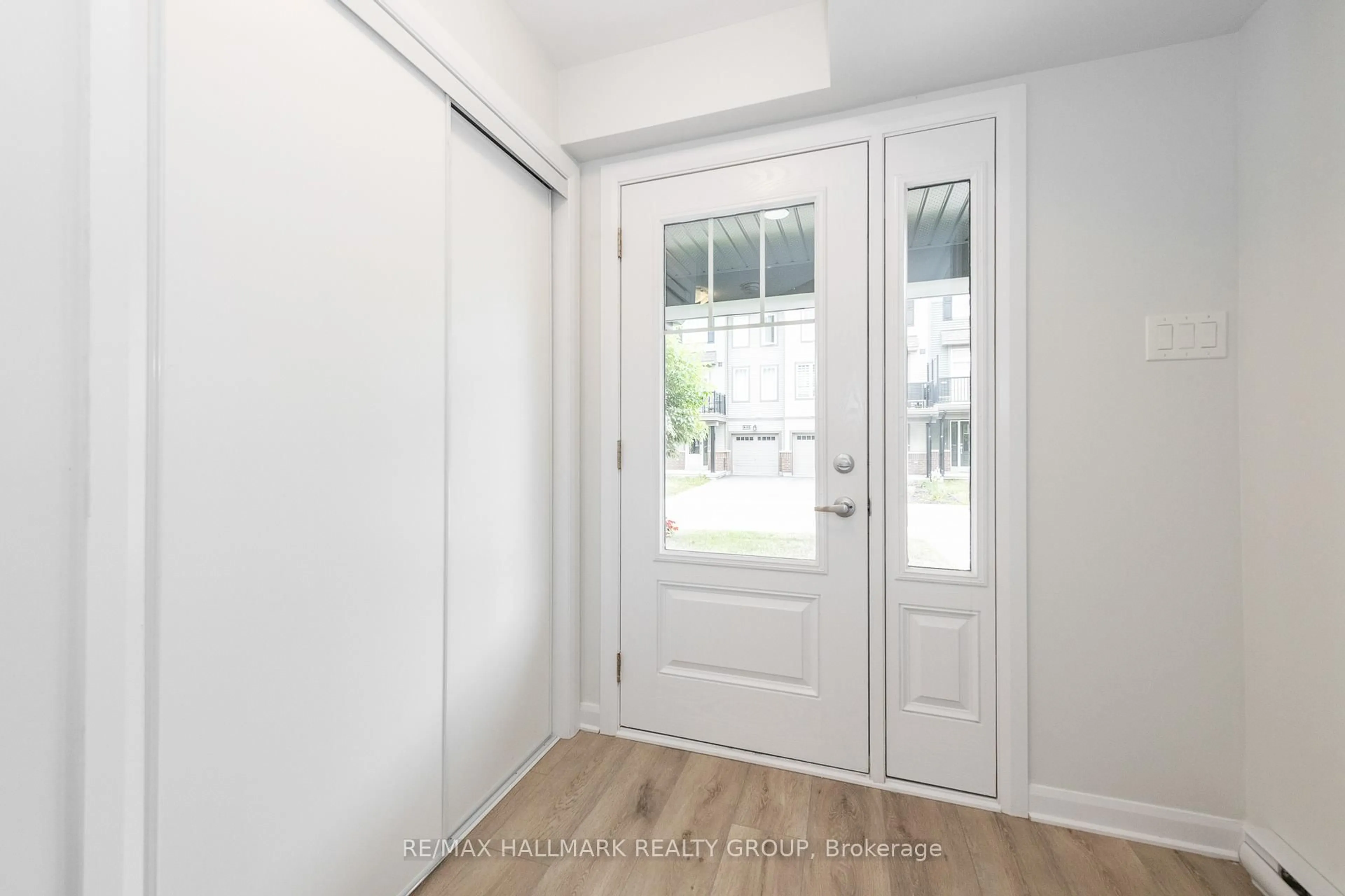 Indoor entryway for 210 Attwell Private, Ottawa Ontario K2K 0P6