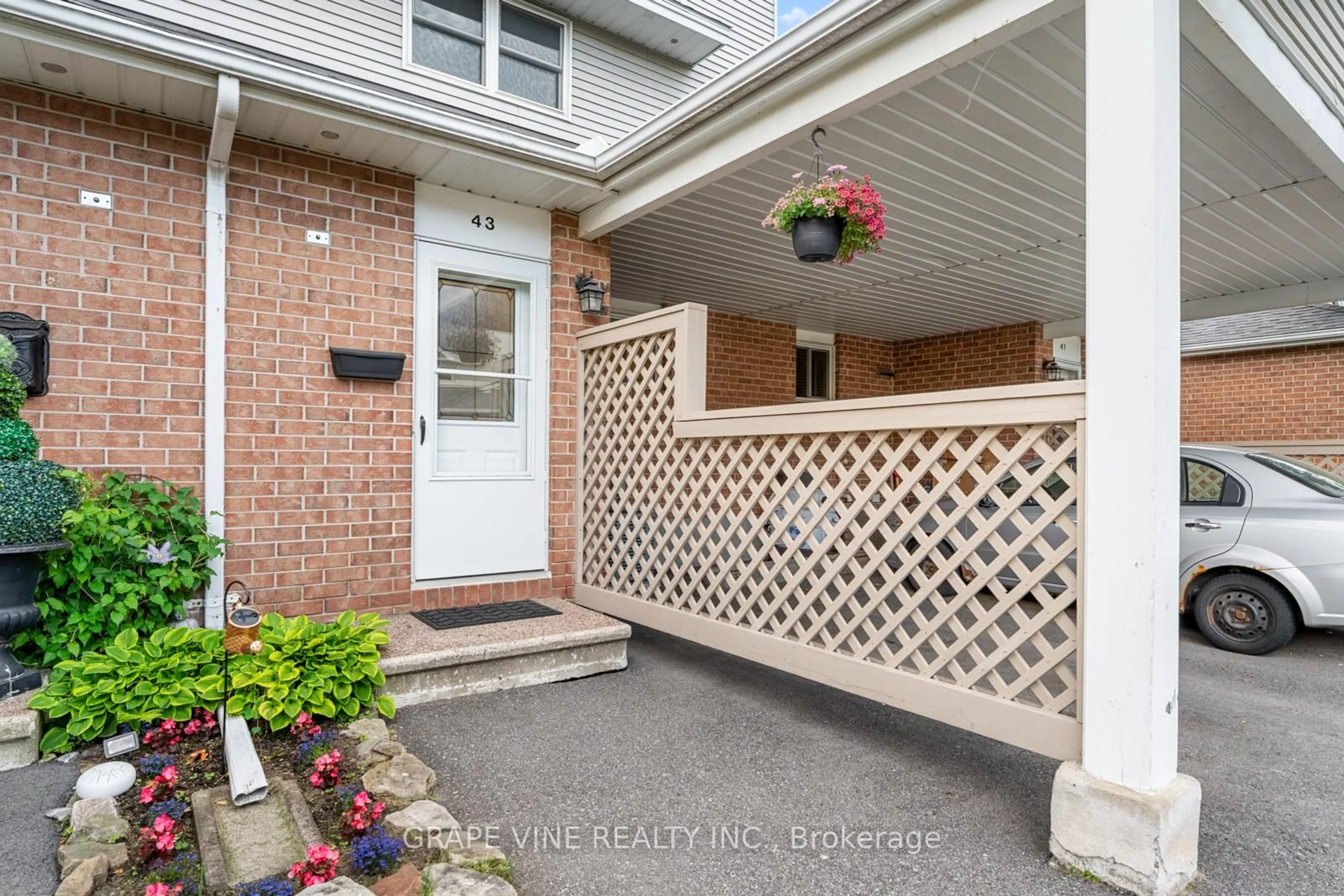 Unknown for 43 Bentbrook Cres, Ottawa Ontario K2J 3Y1