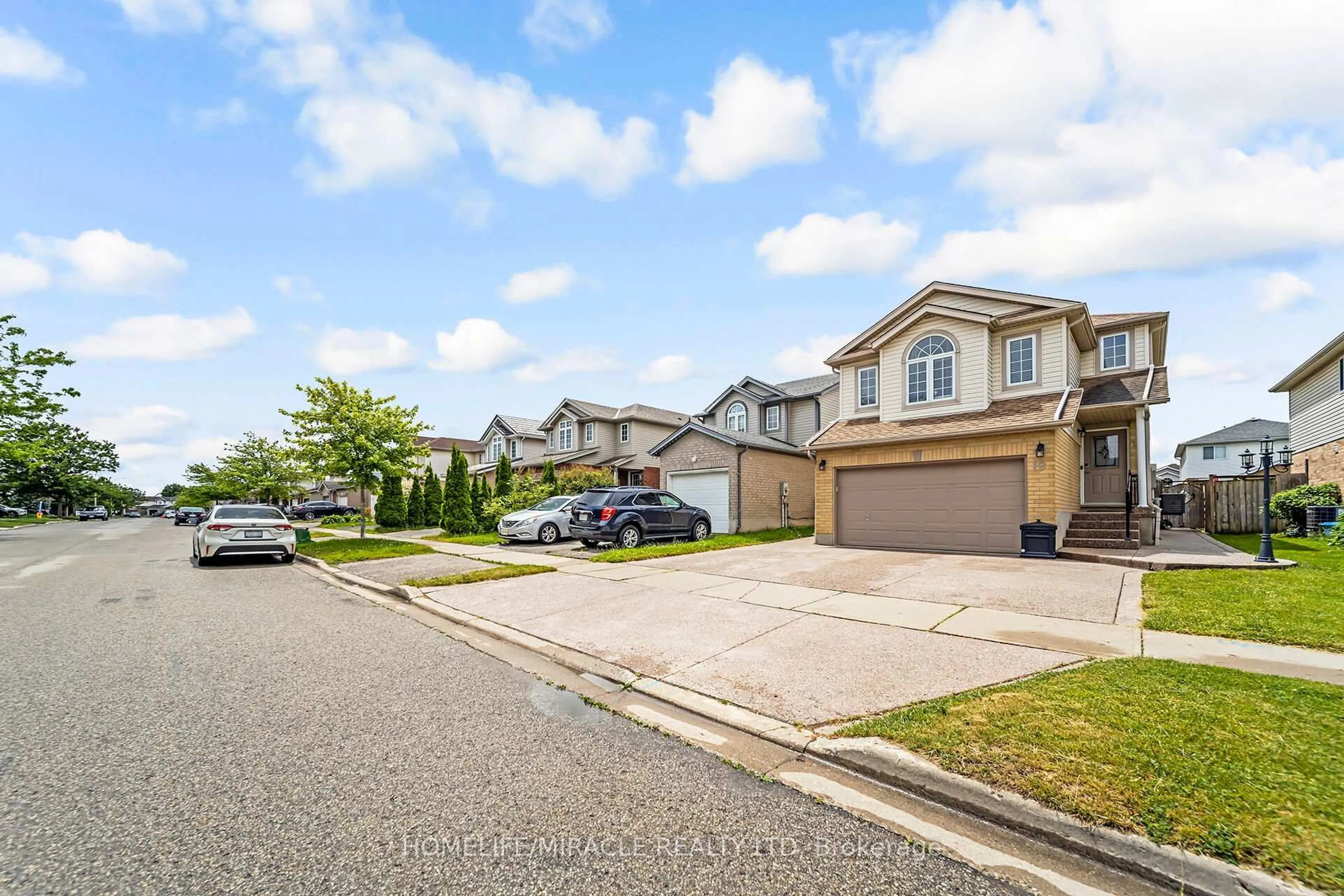 A pic from outside/outdoor area/front of a property/back of a property/a pic from drone, street for 19 Cotton Grass St, Kitchener Ontario N2E 3T7