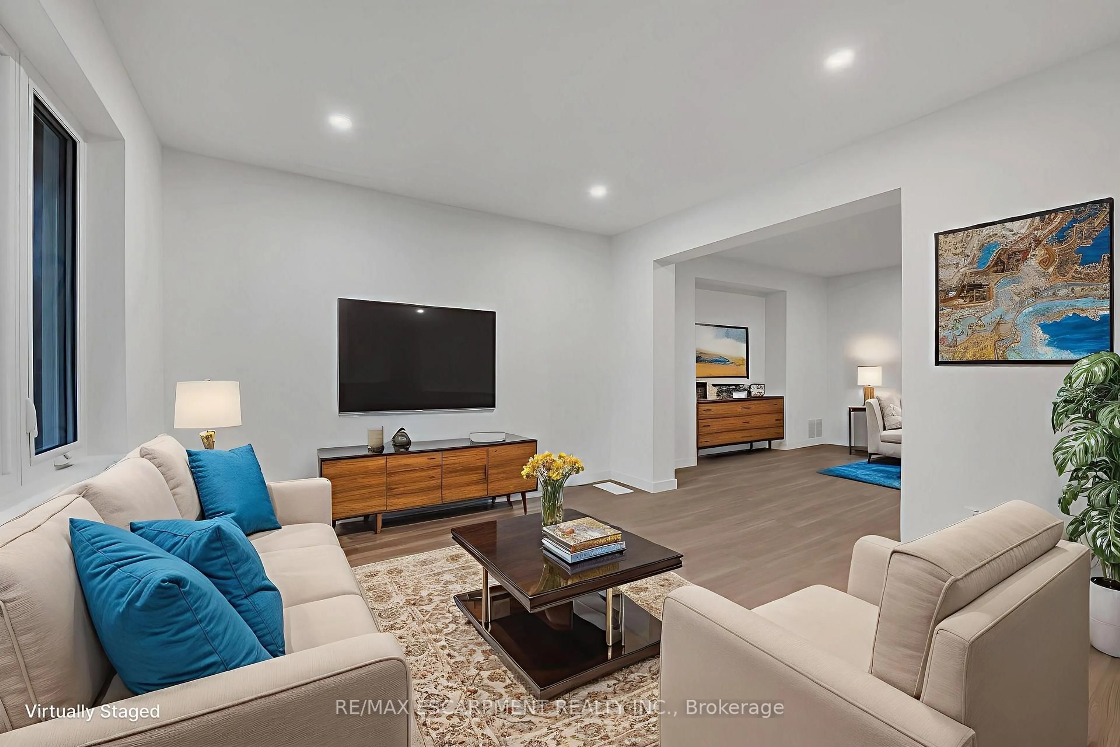 Living room with furniture, unknown for 20 Crosthwaite Ave, Hamilton Ontario L8H 4T9