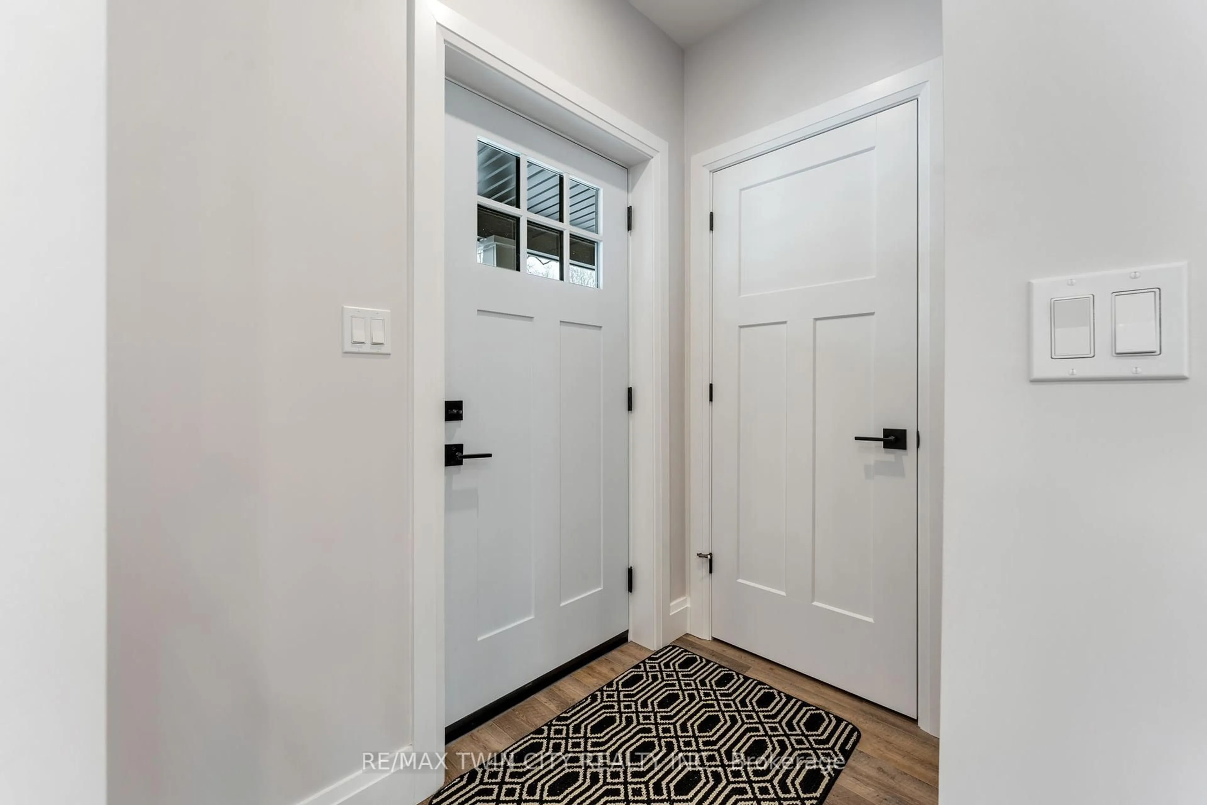 Indoor entryway for 351 Fountain St, Cambridge Ontario N3H 1J2