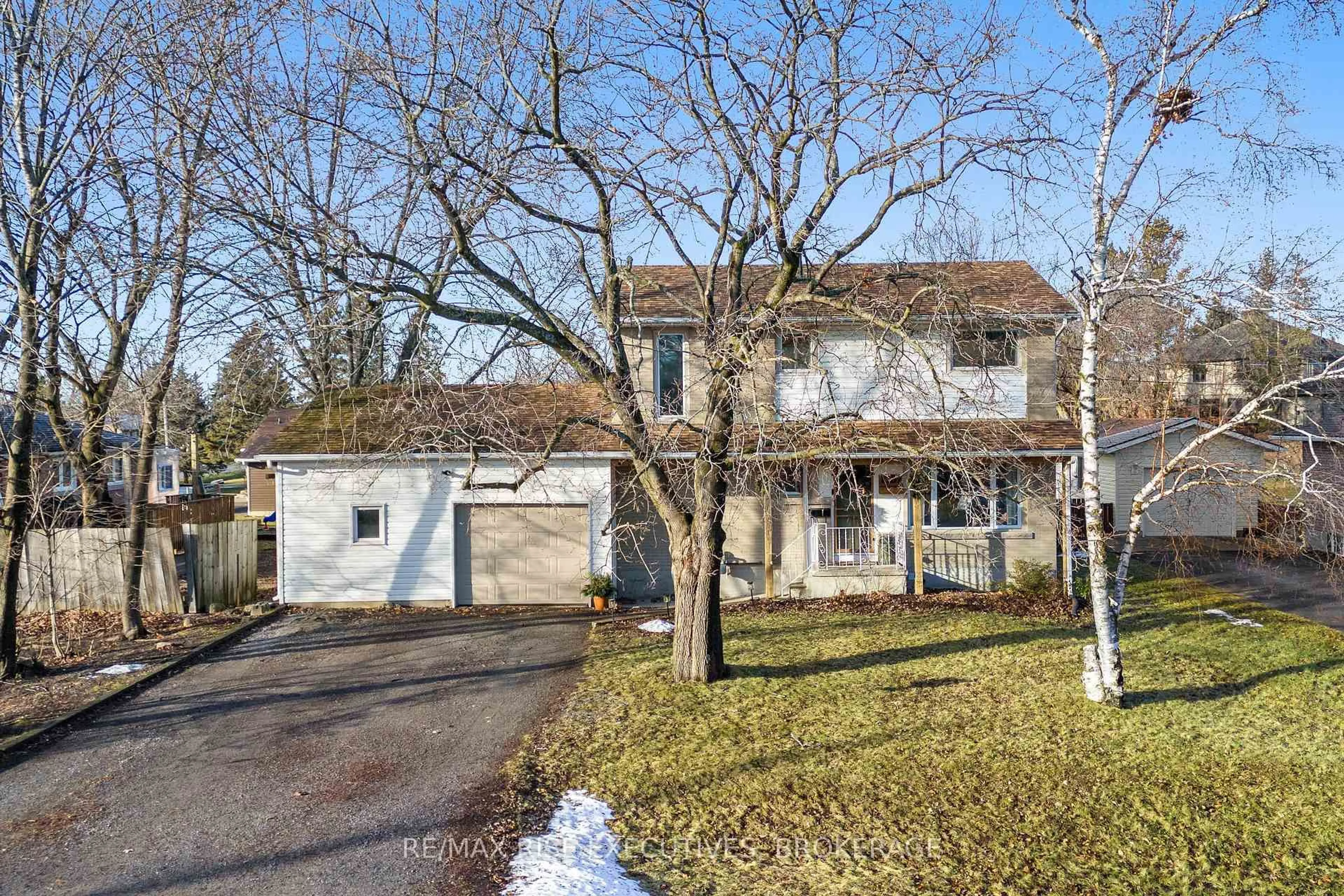 A pic from outside/outdoor area/front of a property/back of a property/a pic from drone, street for 1267 Leyton Ave, Kingston Ontario K7P 2V5