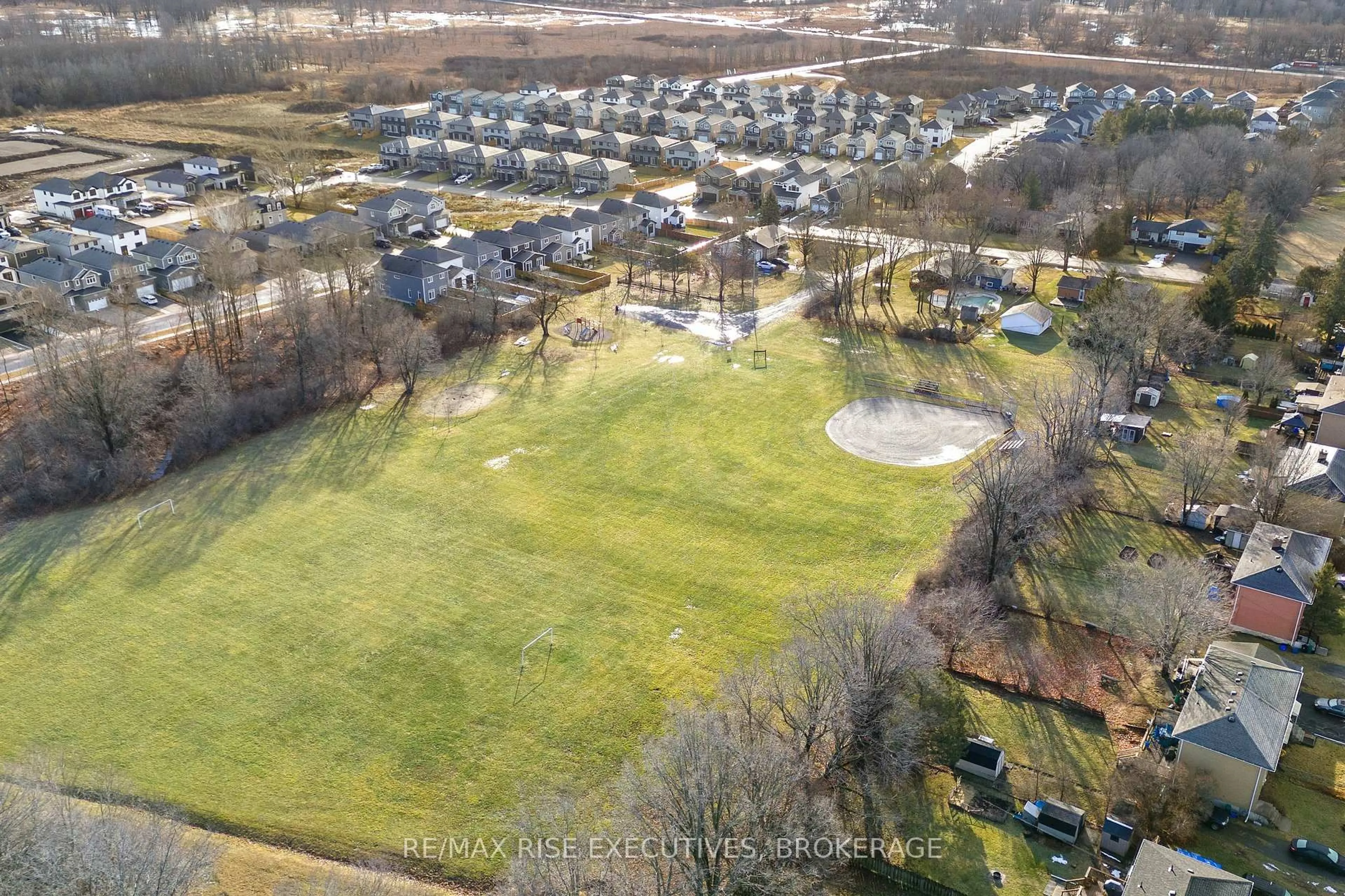 A pic from outside/outdoor area/front of a property/back of a property/a pic from drone, unknown for 1267 Leyton Ave, Kingston Ontario K7P 2V5